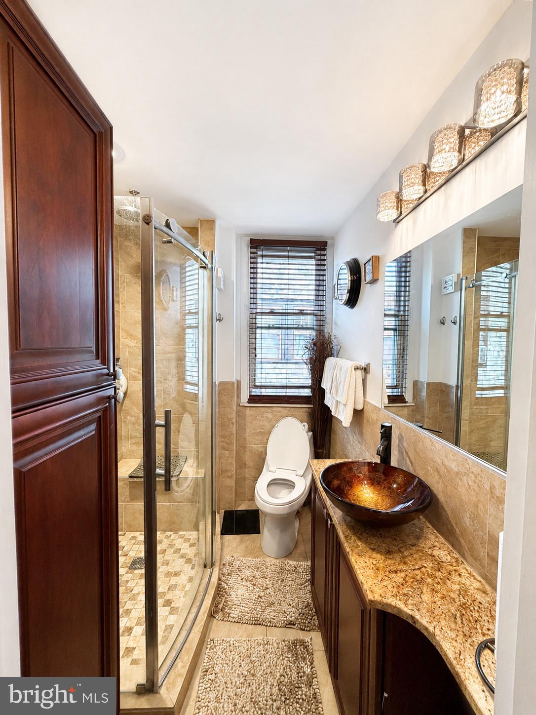 OXFORD CIRCLE - Residential