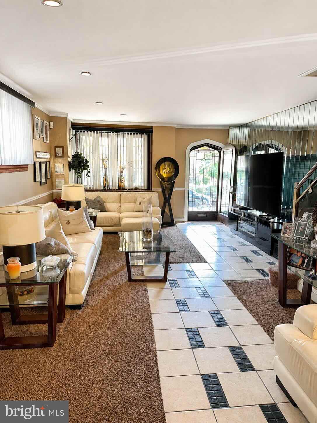 OXFORD CIRCLE - Residential