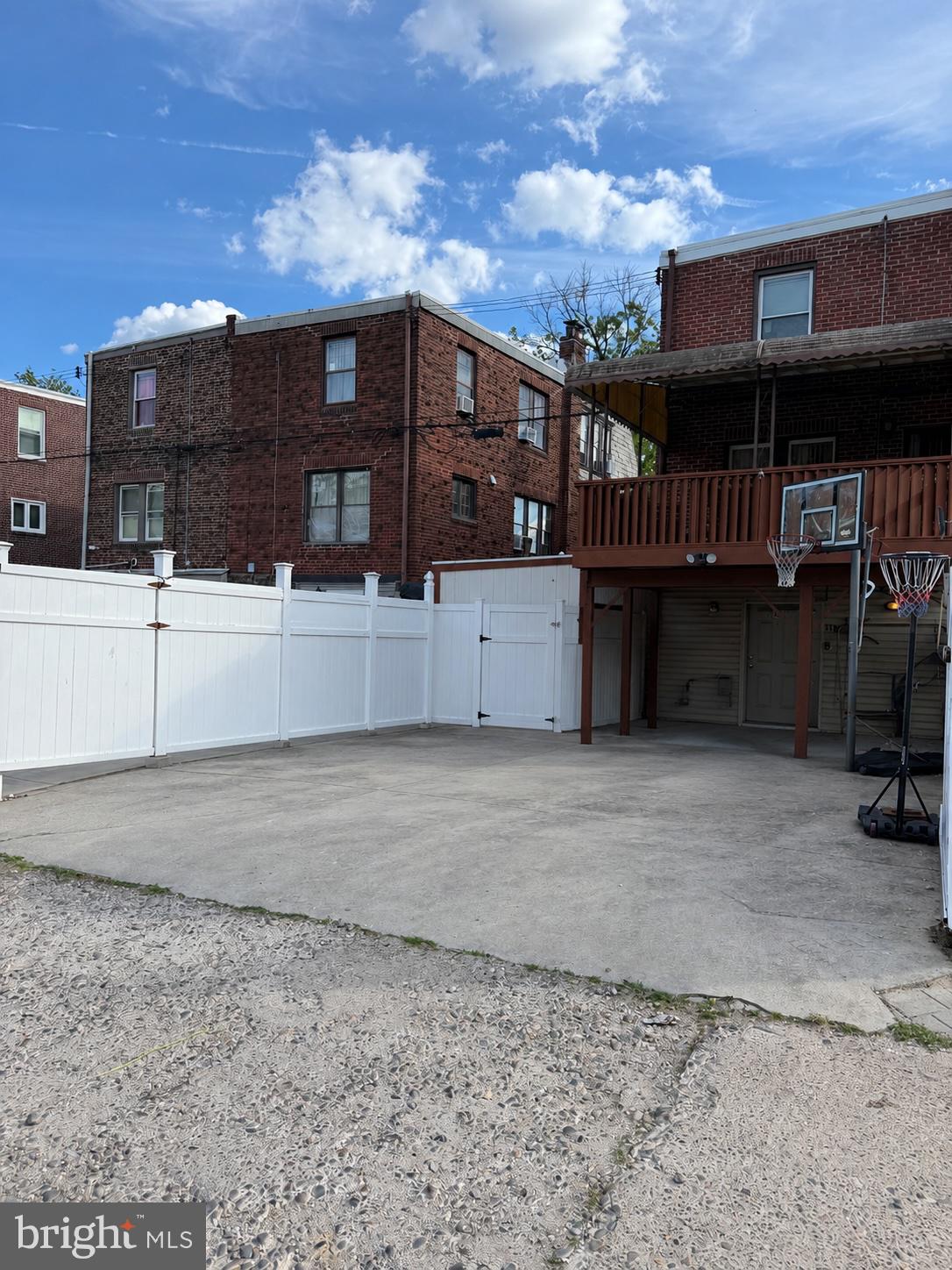 OXFORD CIRCLE - Residential