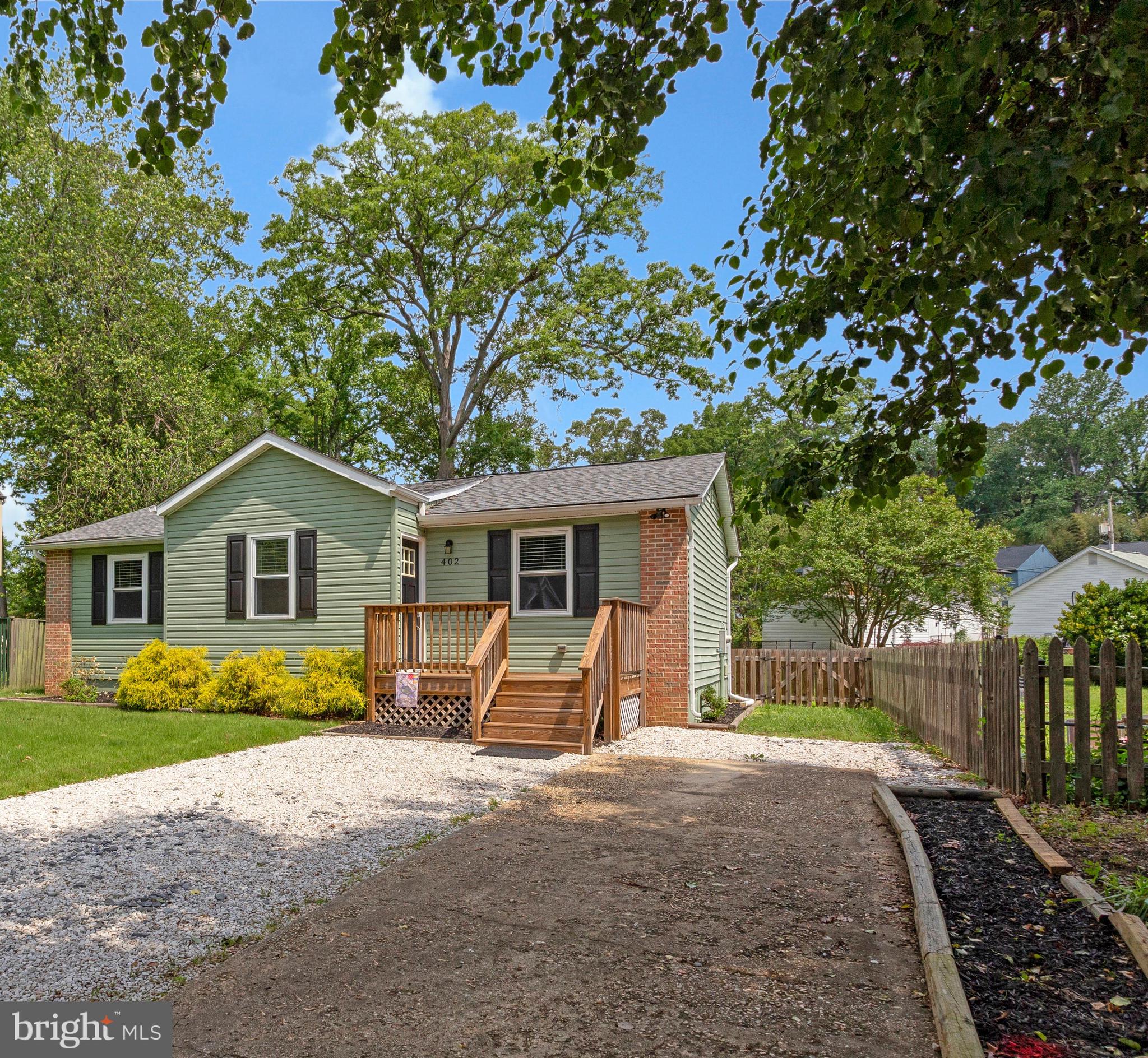 WOODLAND BEACH - Residential