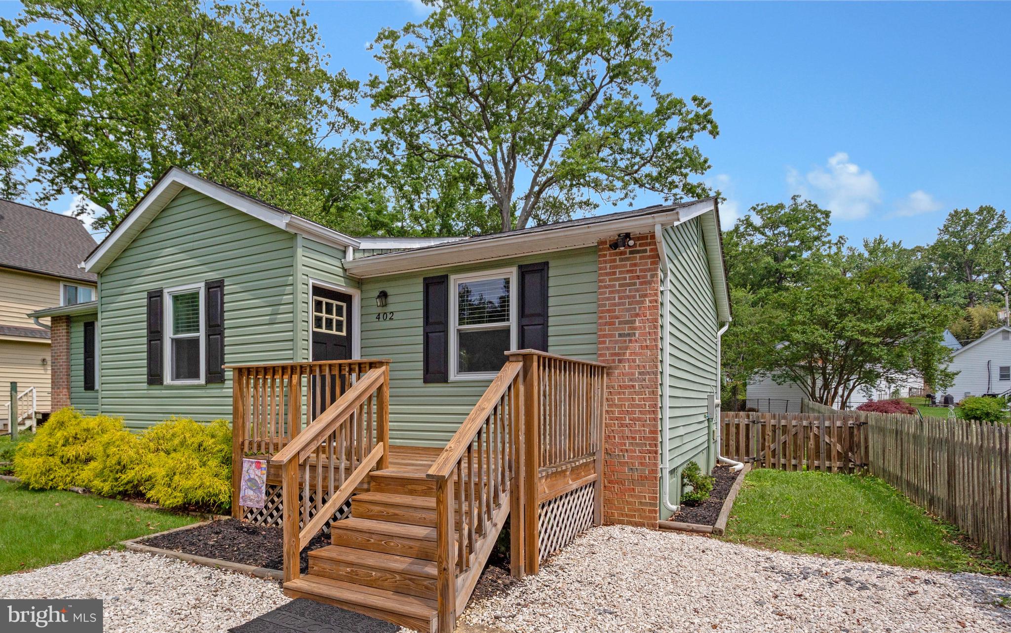 WOODLAND BEACH - Residential