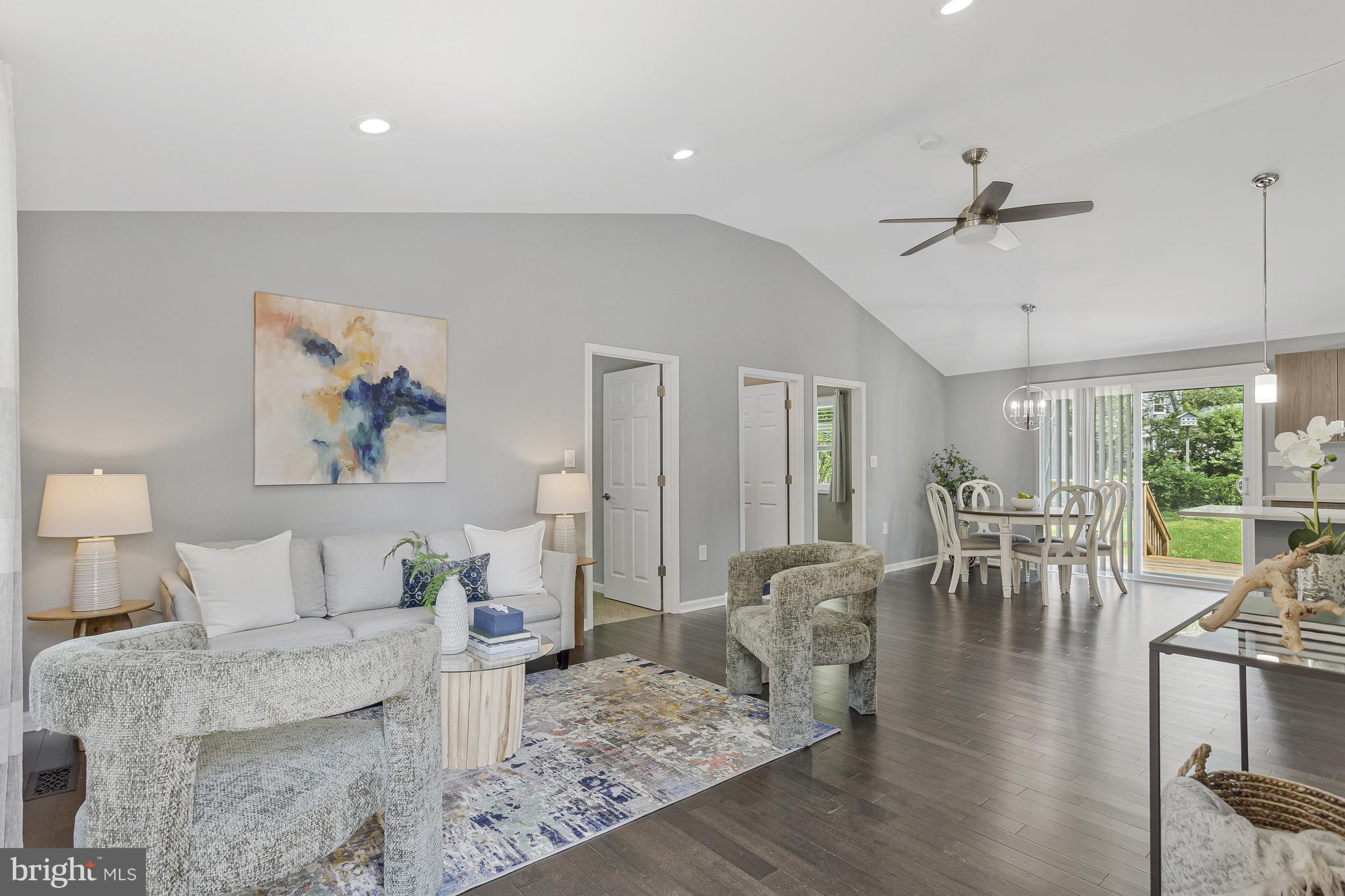 WOODLAND BEACH - Residential