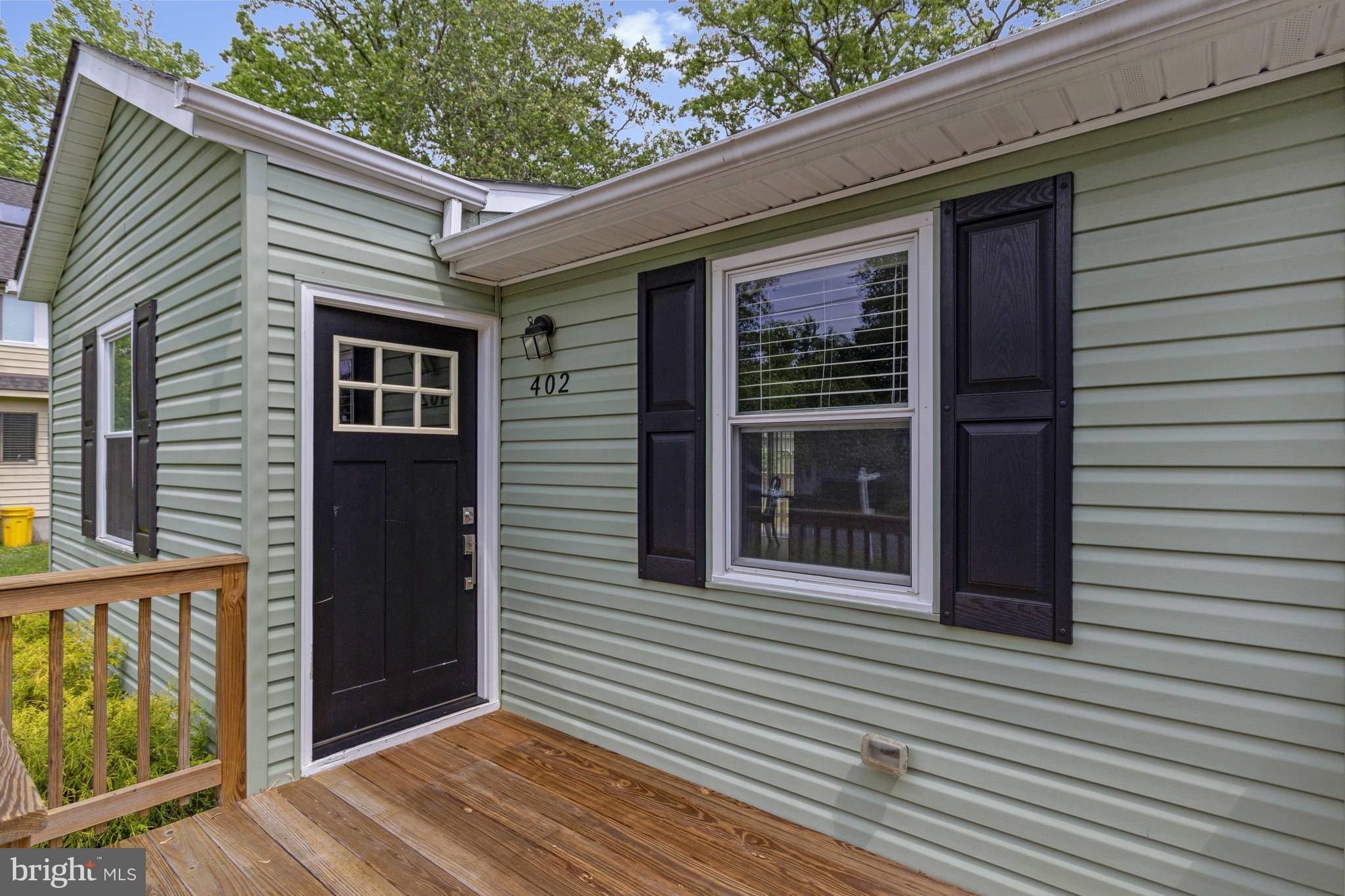 WOODLAND BEACH - Residential