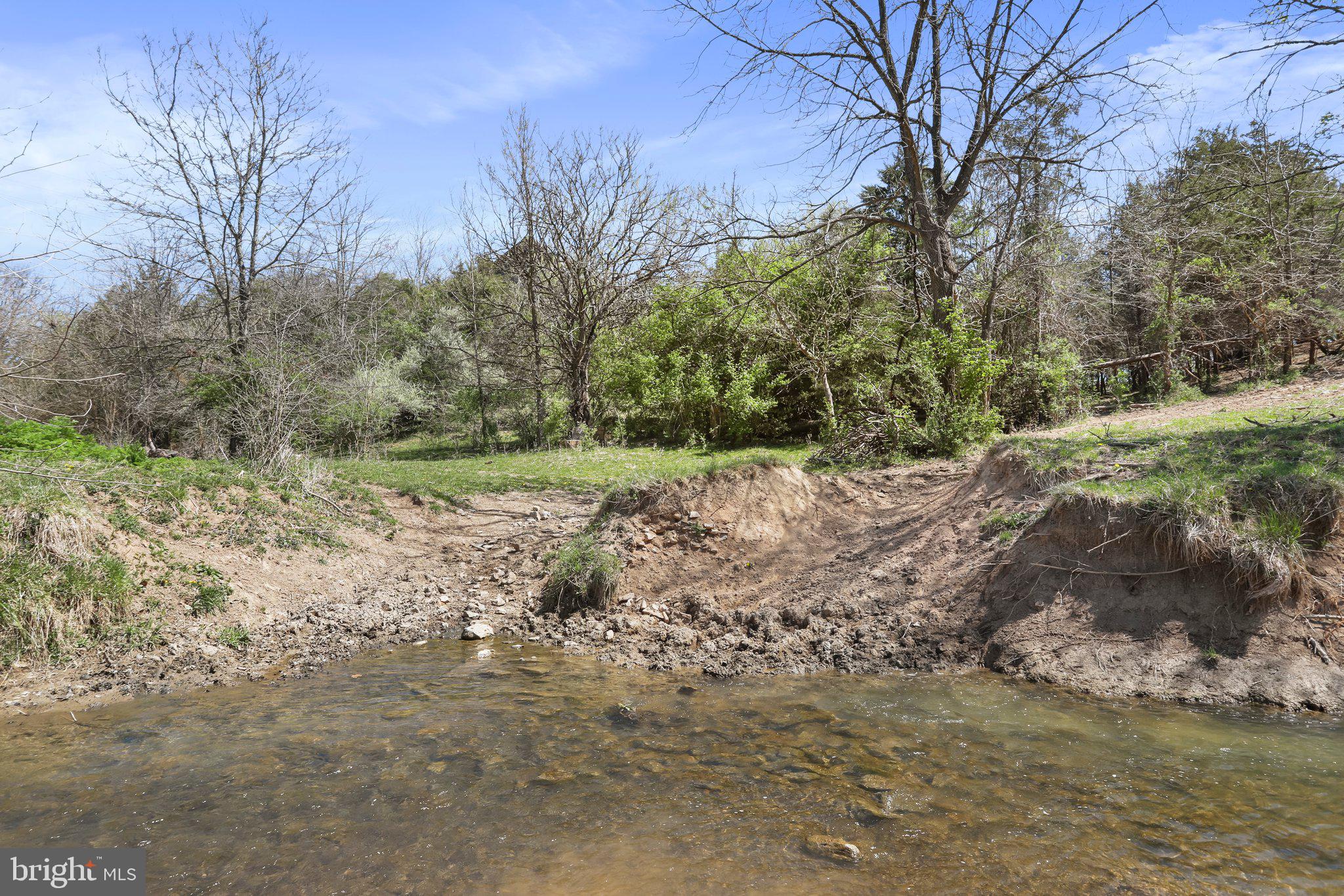 CROOKED RUN - Land