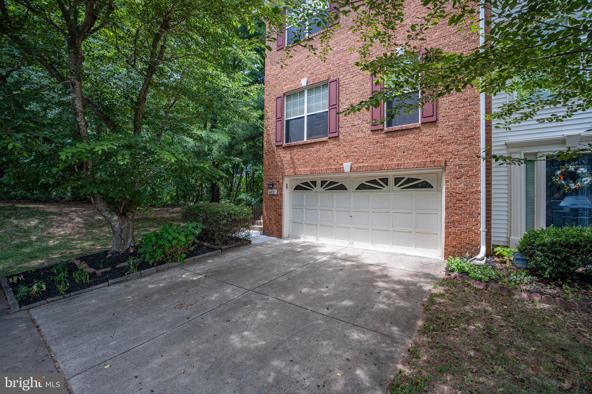 FAIRFAX RIDGE - Residential