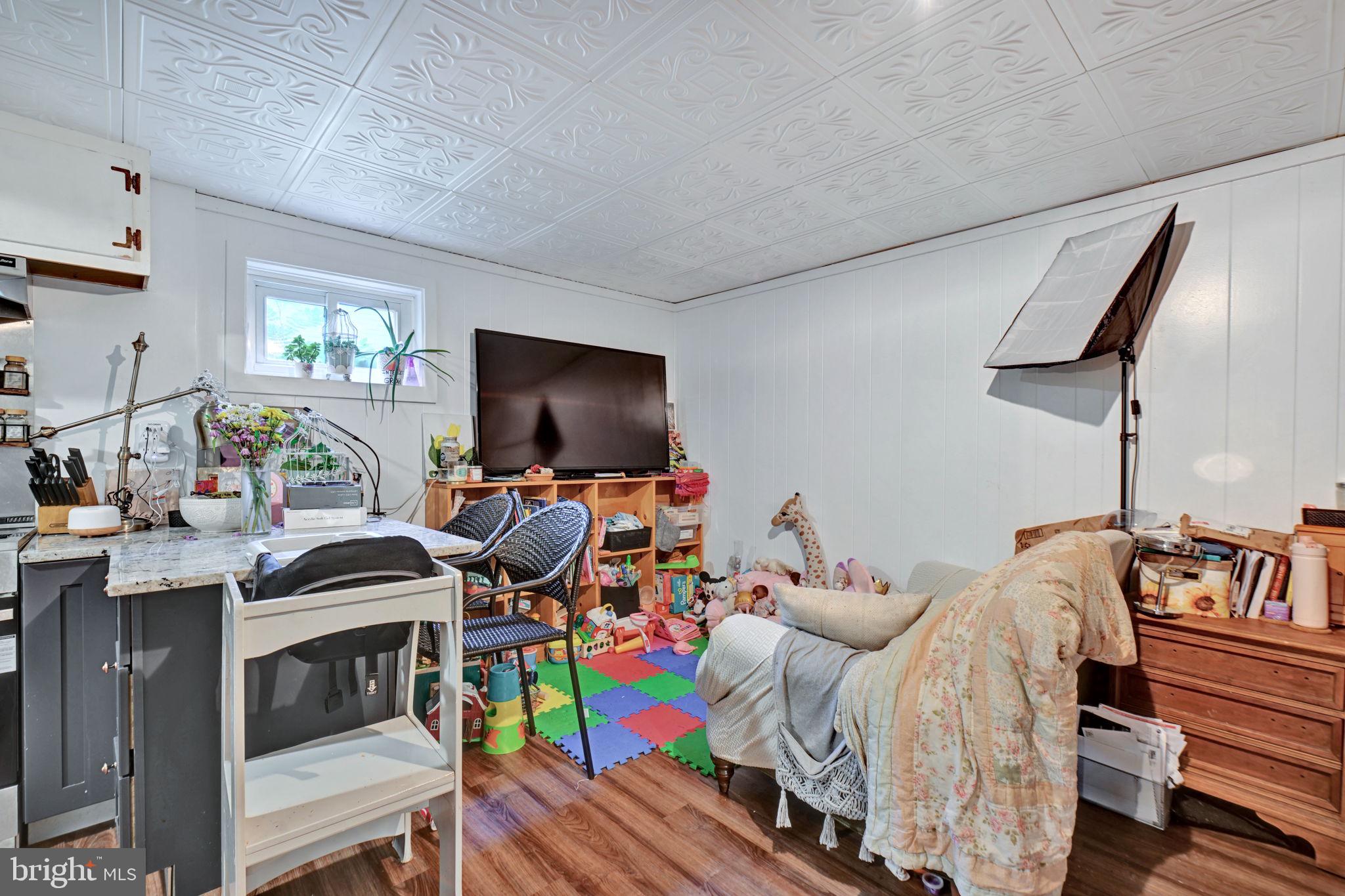 GREENWOOD KNOLLS - Residential