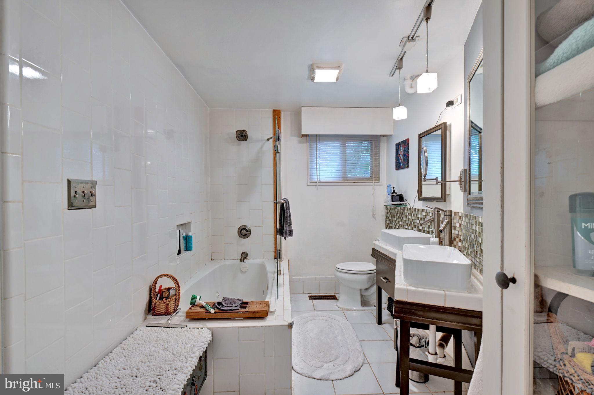 GREENWOOD KNOLLS - Residential