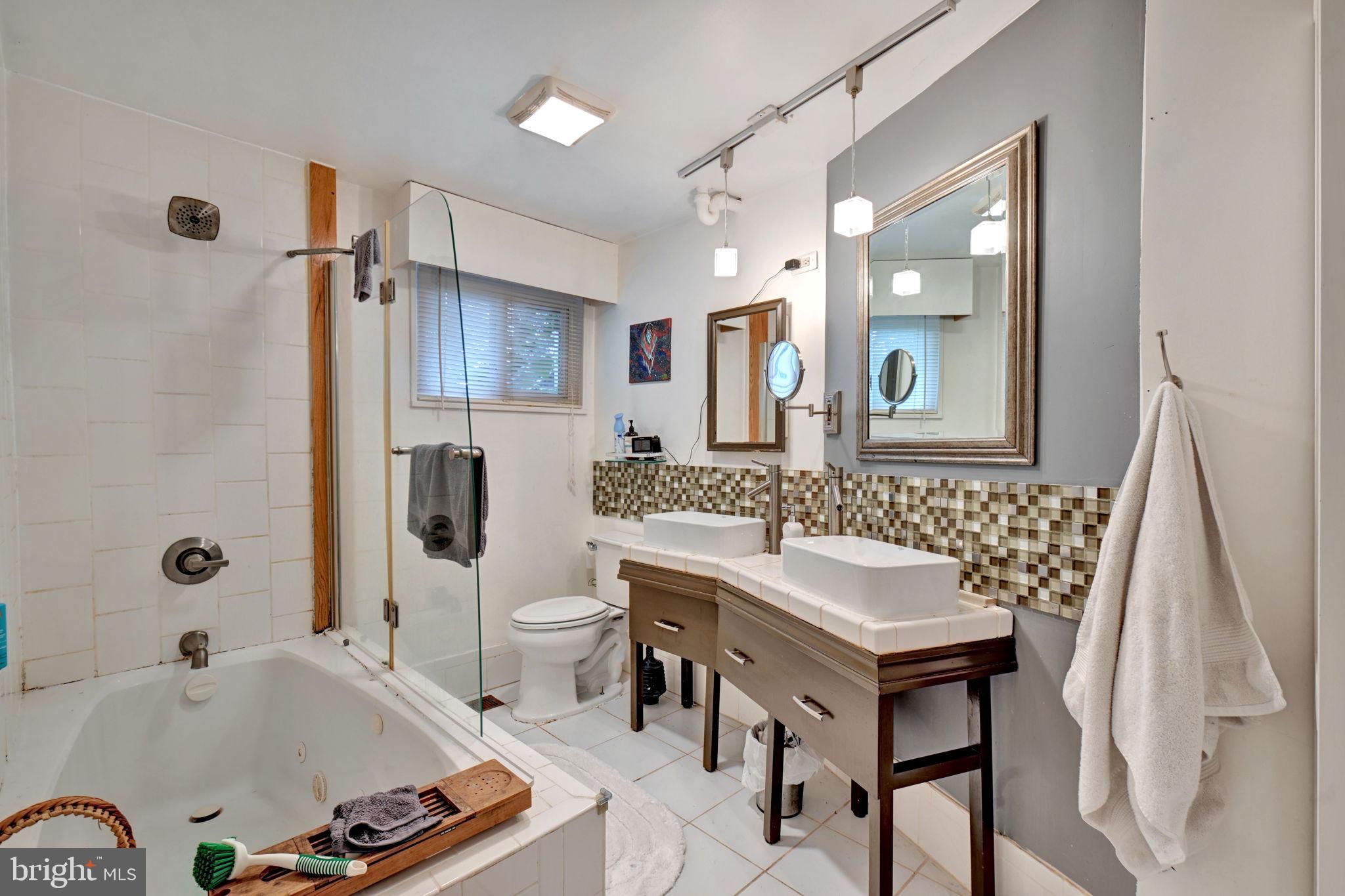 GREENWOOD KNOLLS - Residential