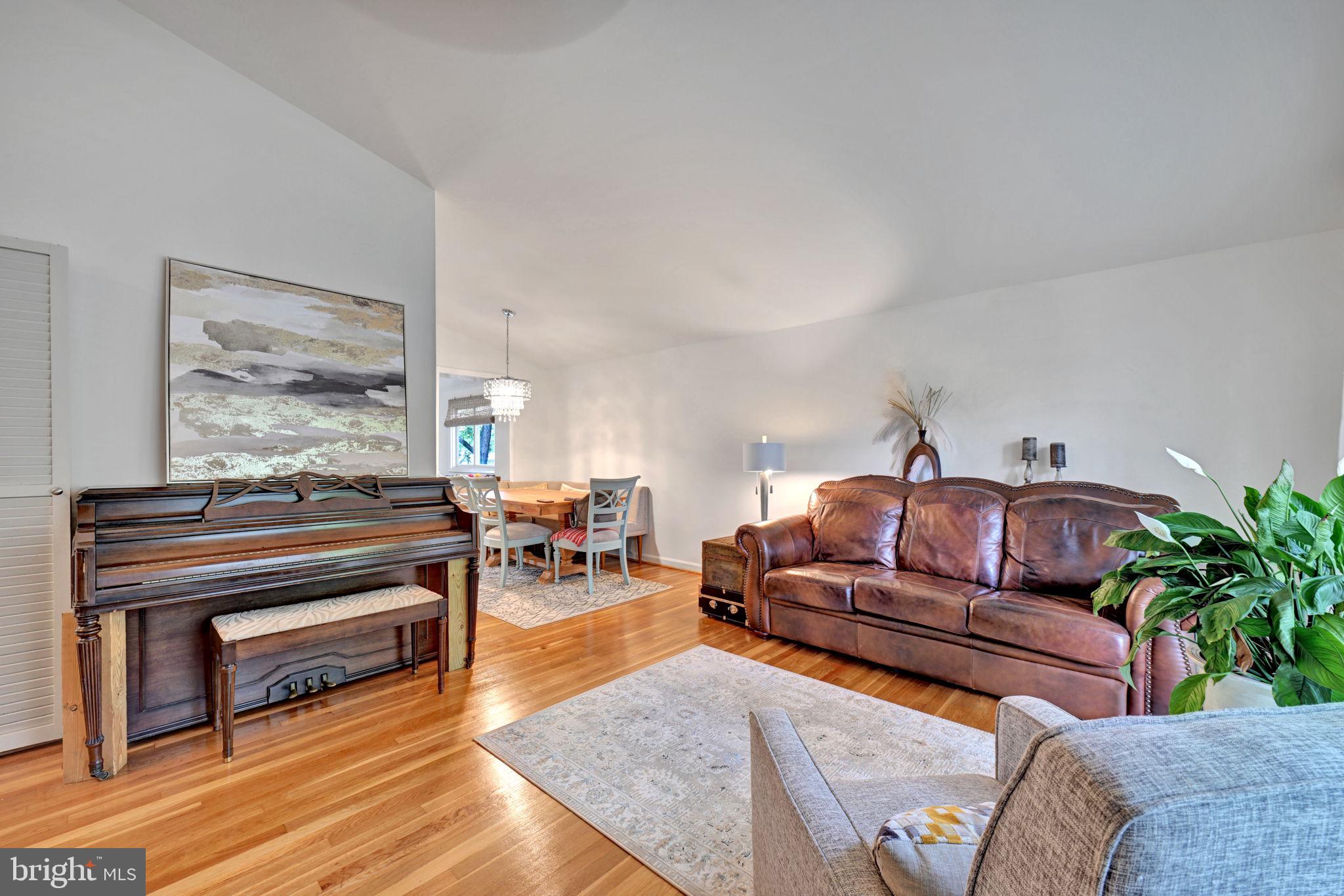 GREENWOOD KNOLLS - Residential