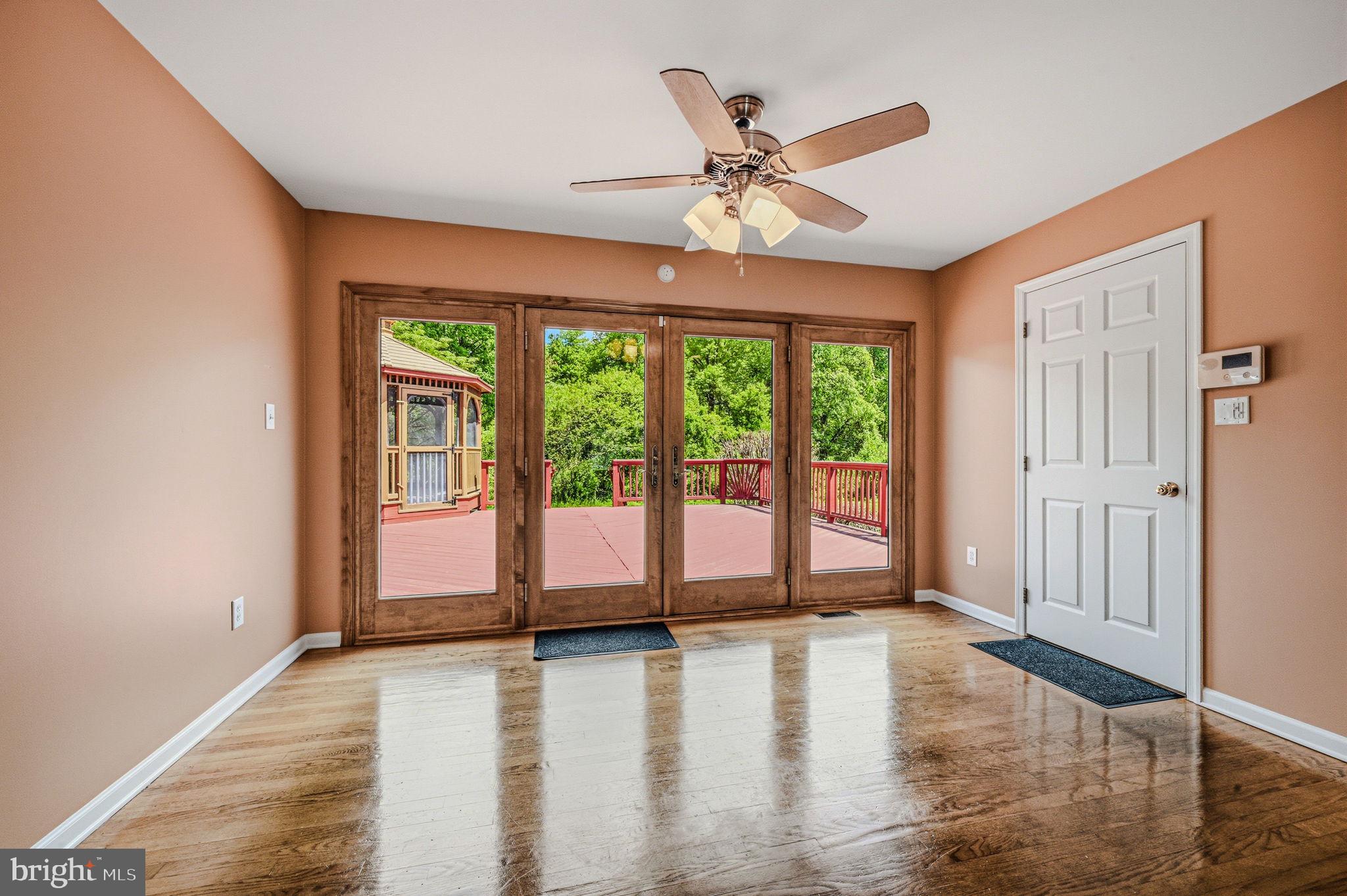 MANSION FARMS - Residential