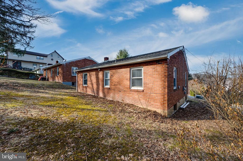 MOHNTON LAWN - Residential