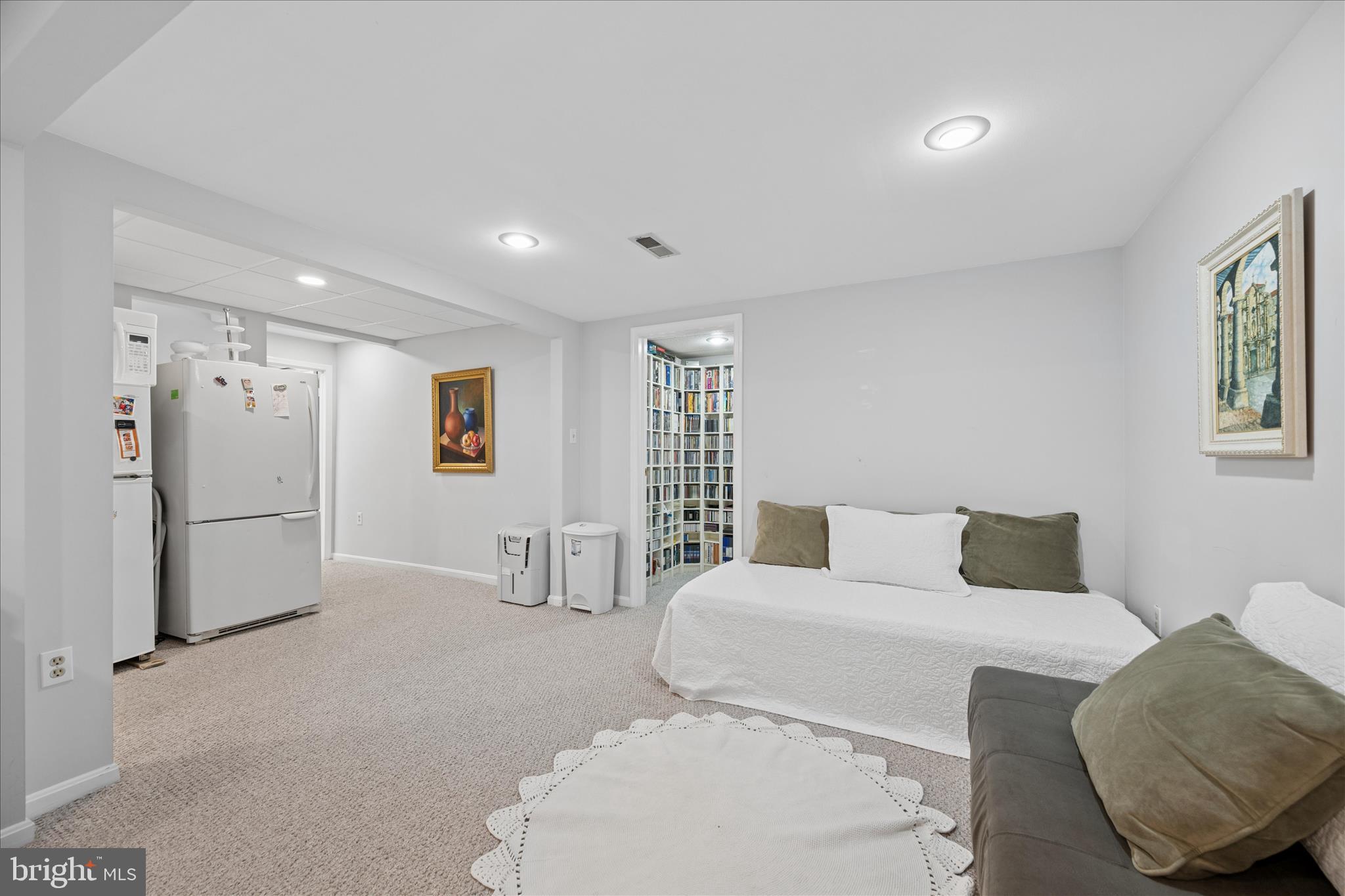 VALLEY STREAM ESTATES - Residential