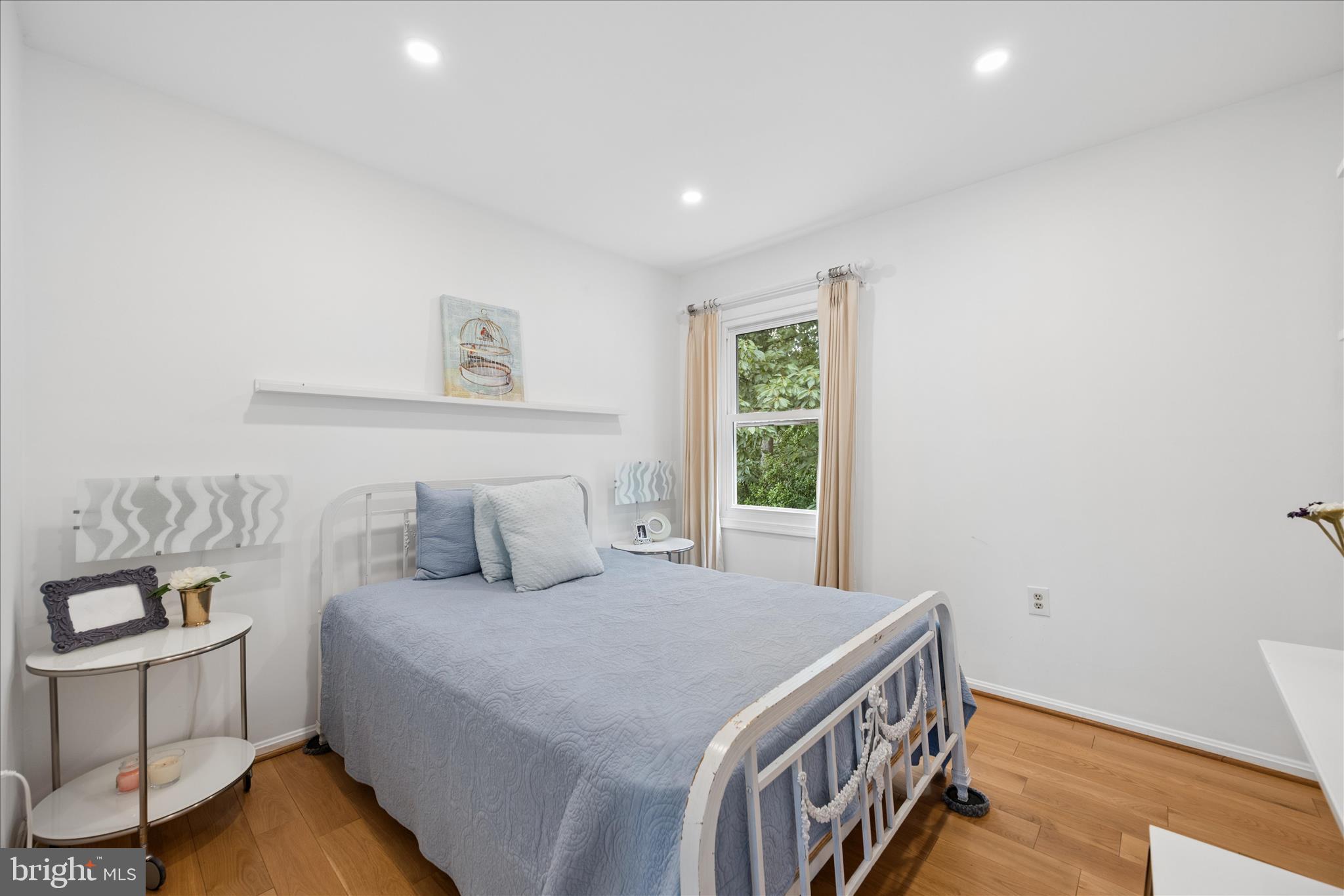 VALLEY STREAM ESTATES - Residential