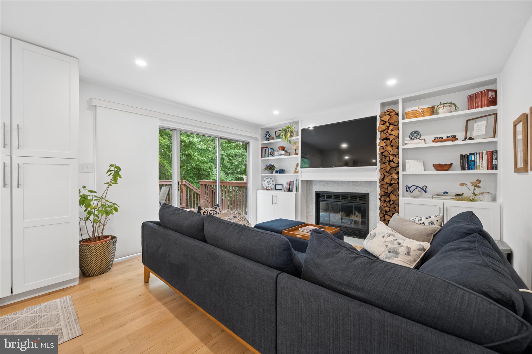VALLEY STREAM ESTATES - Residential
