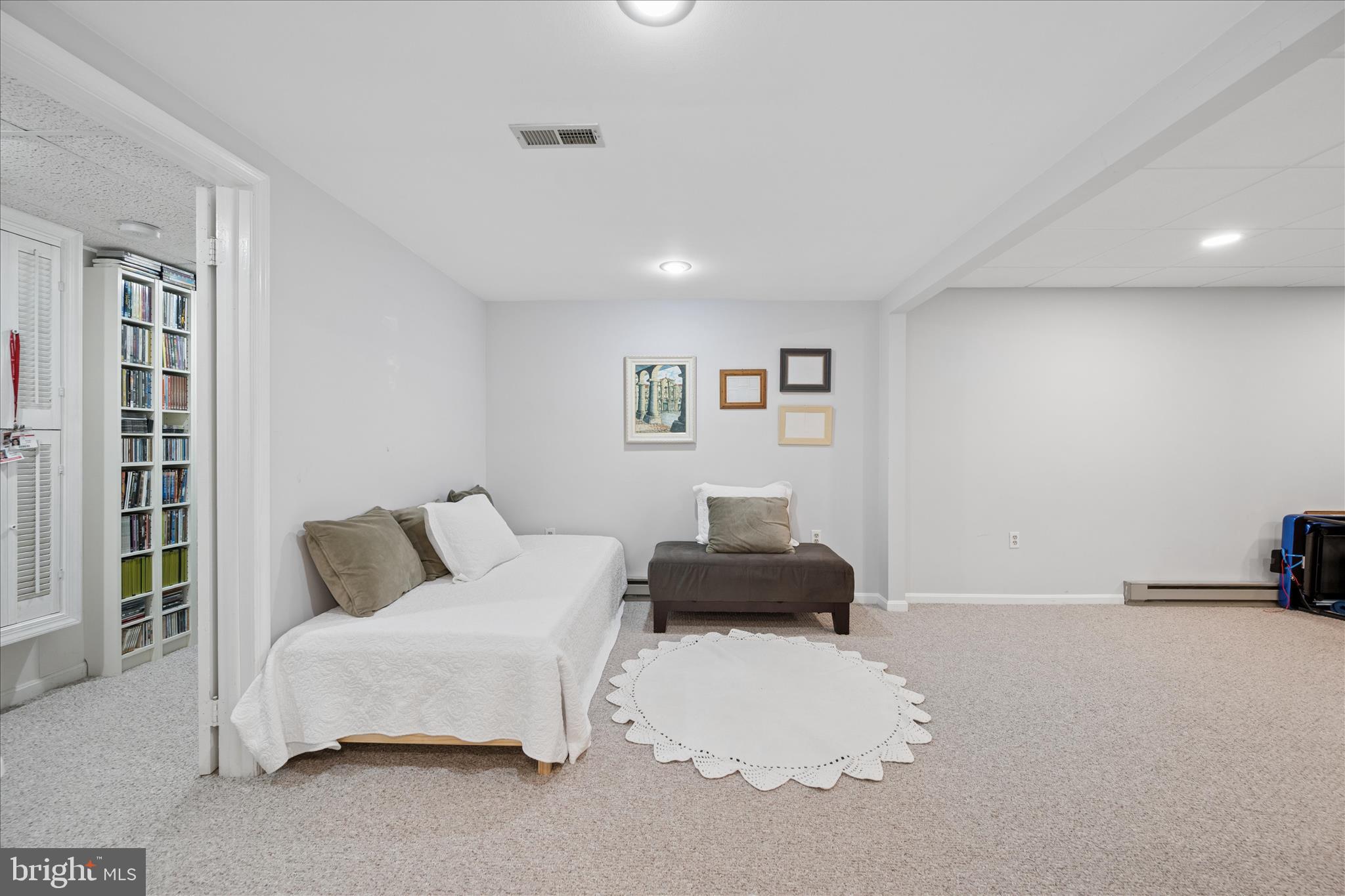 VALLEY STREAM ESTATES - Residential