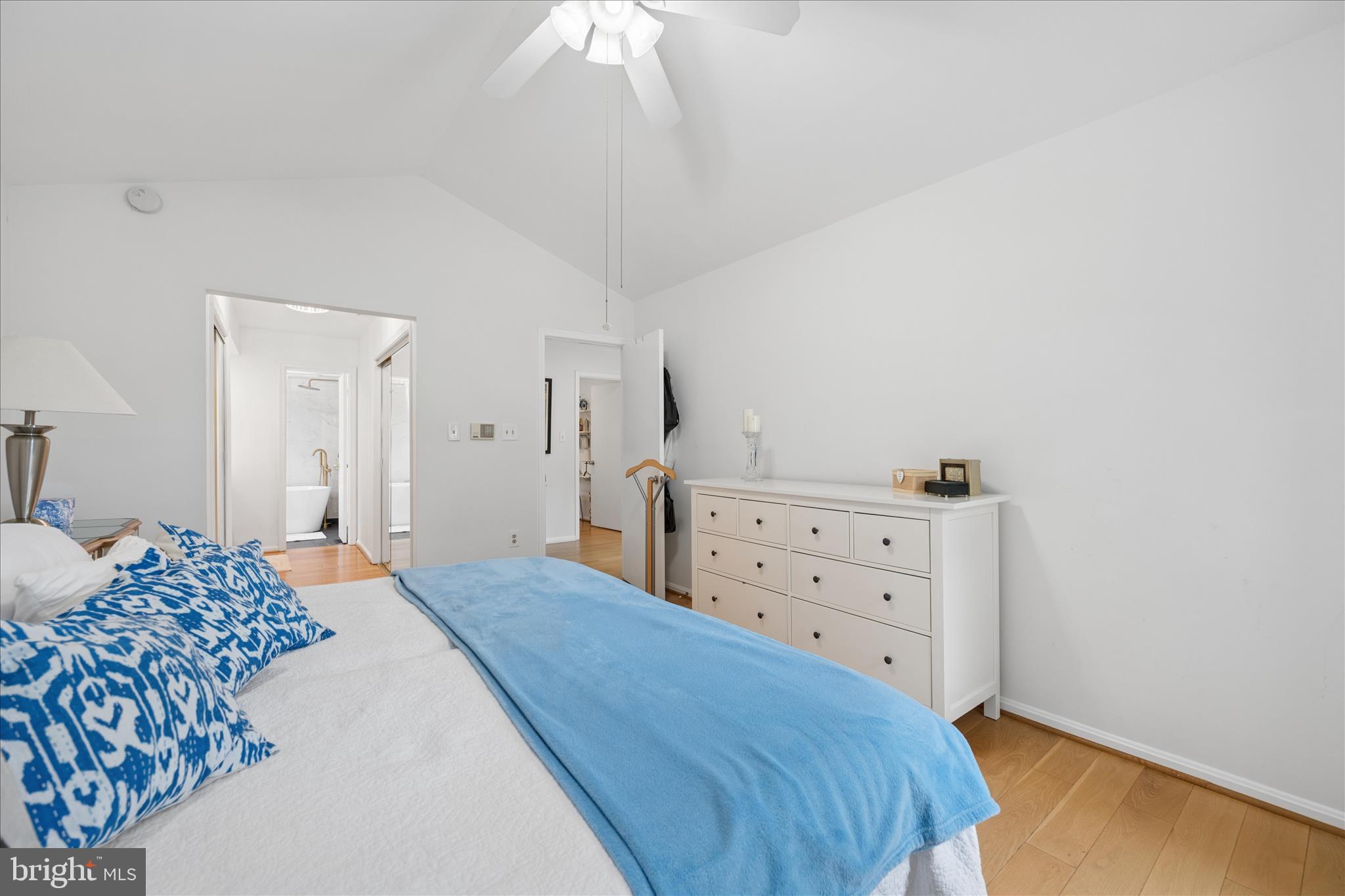 VALLEY STREAM ESTATES - Residential