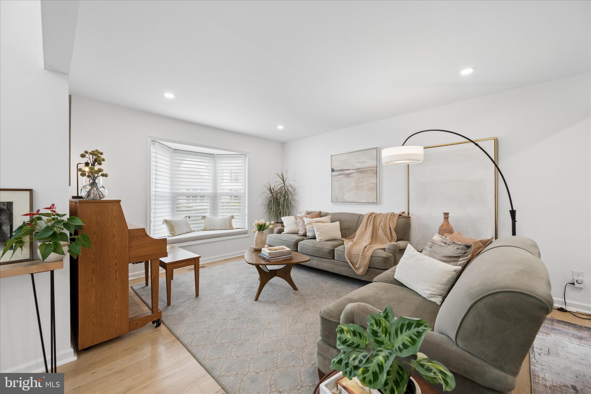 VALLEY STREAM ESTATES - Residential