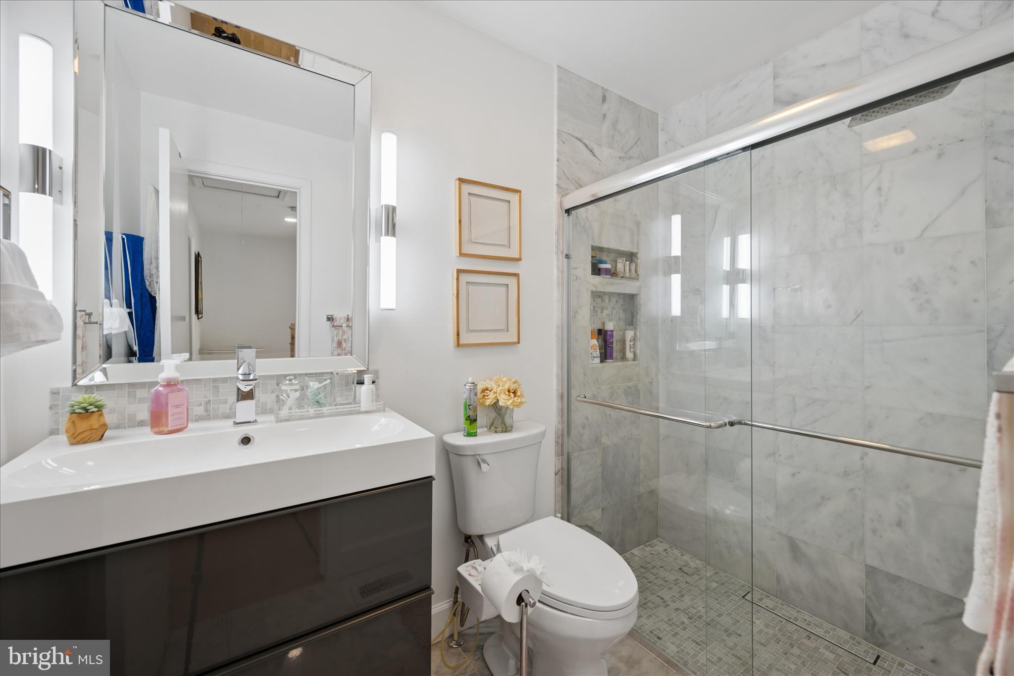 VALLEY STREAM ESTATES - Residential