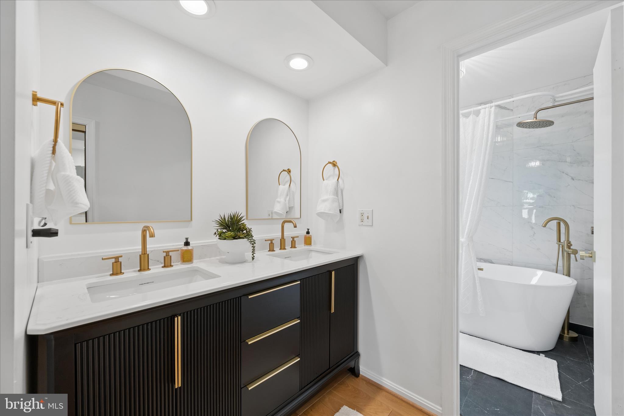 VALLEY STREAM ESTATES - Residential