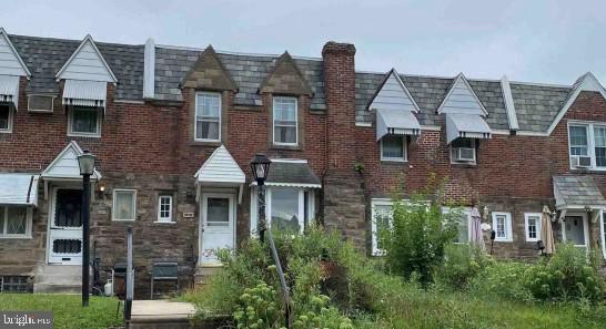 Great Opportunity to own this interior row/townhouse home built in 1950 featuring 3 bedrooms and 1 bathrooms.  ***SPECIAL NOTES: (1) This is a CASH ONLY transaction. (2) Seller to pay Taxes, HOA, and Municipal/Utility Liens. (3) Please read the Auction disclaimers carefully before placing a bid or submitting an offer. ***