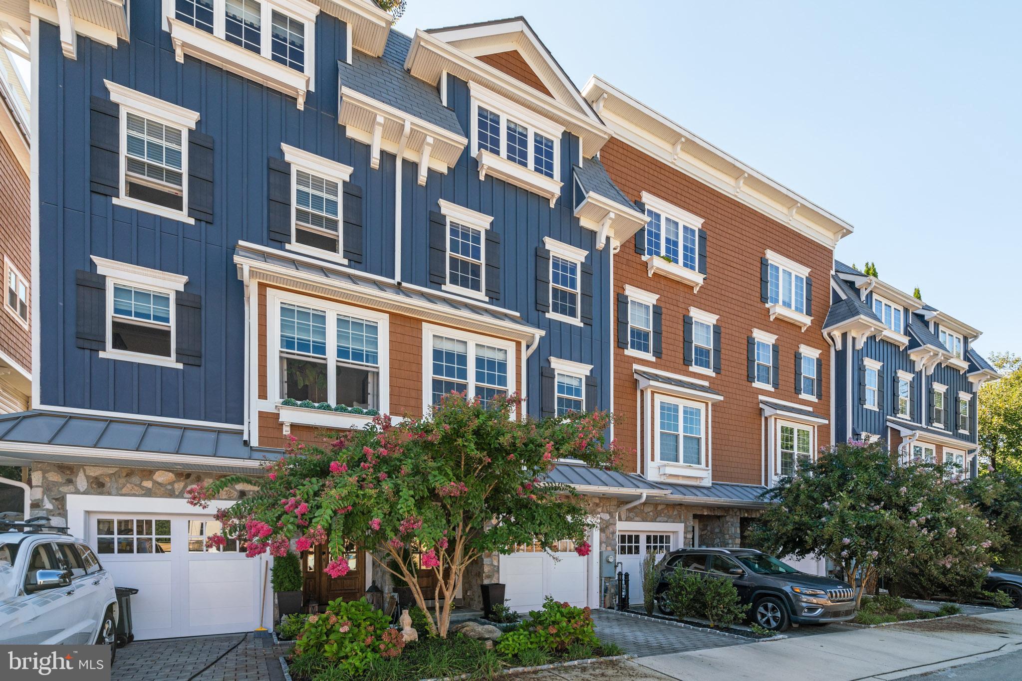 ROXBOROUGH - Residential