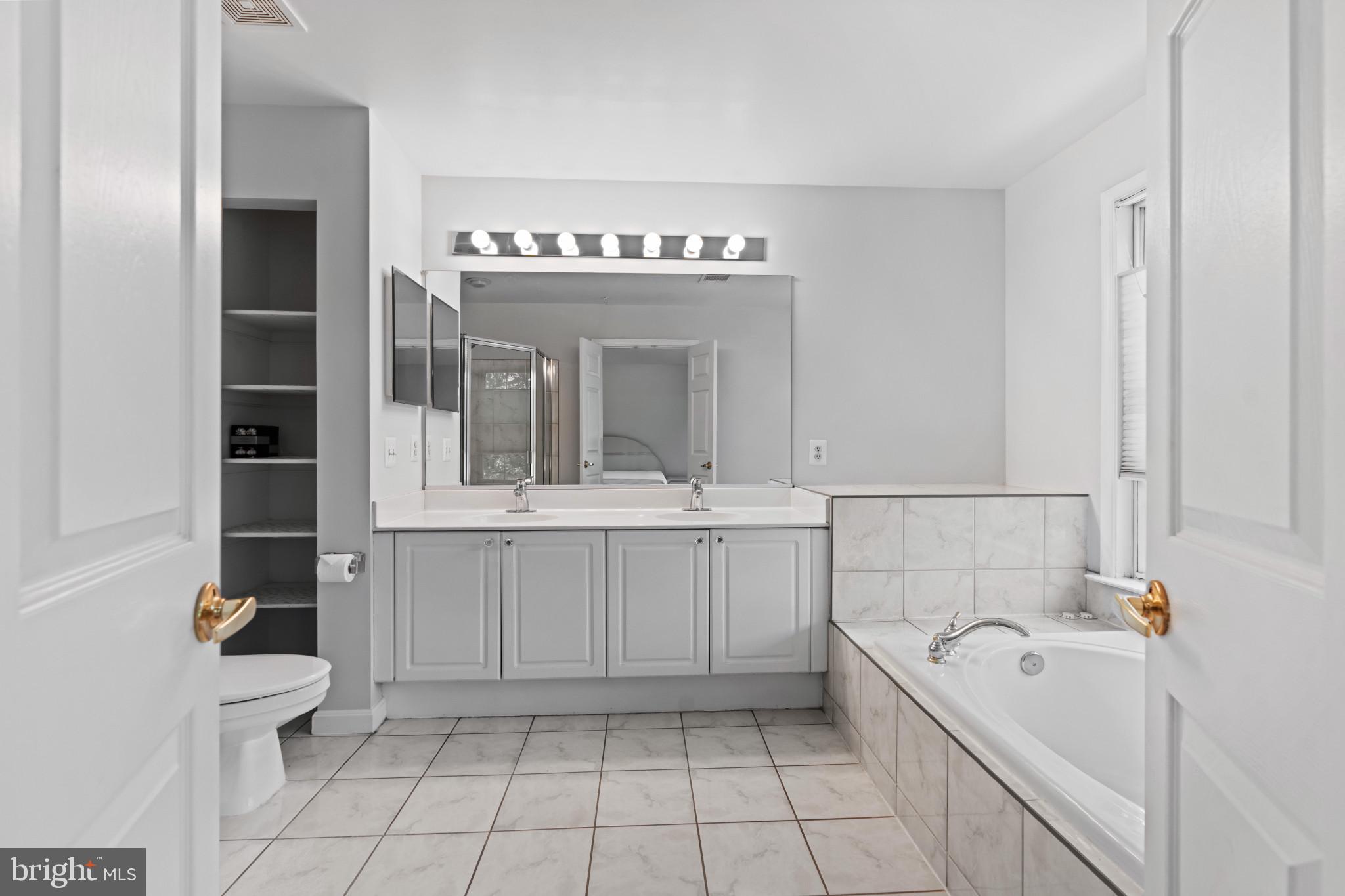 GREY ROCK VILLAS - Residential