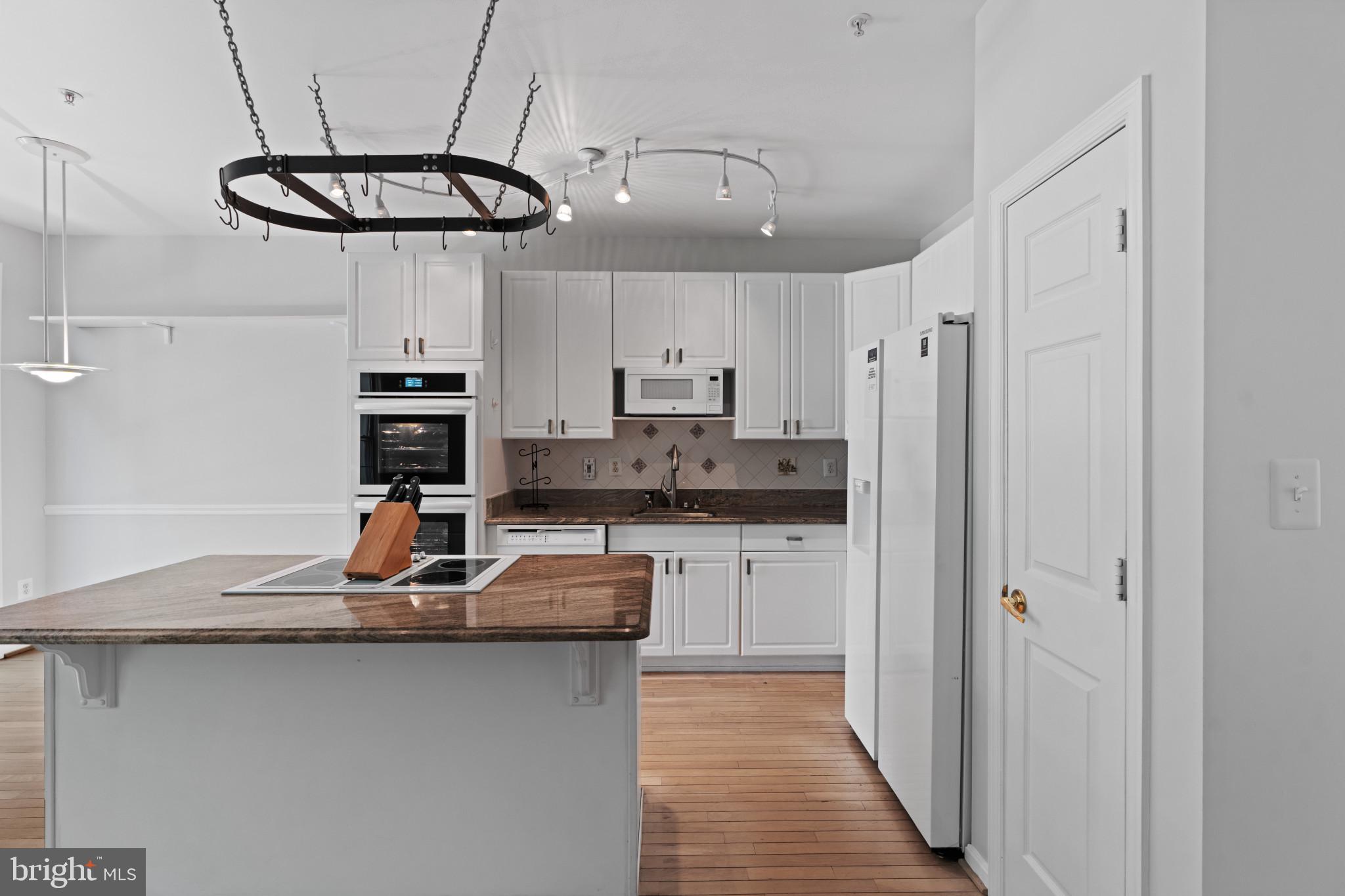GREY ROCK VILLAS - Residential