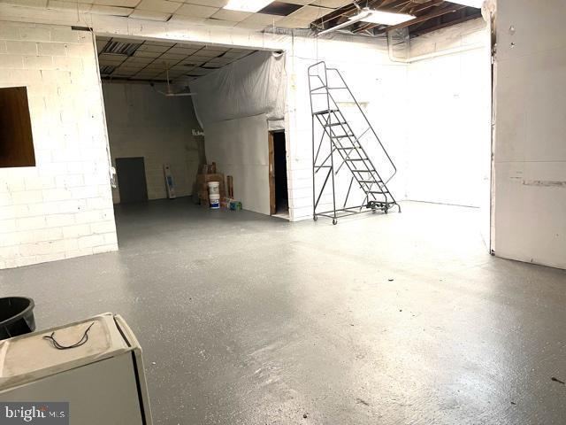 1650 SQ. FT. GARAGE BAY AVAILABLE FOR RENT - PERFECT FOR A CAR REPAIR SHOP OR CAR DETAILING. Triple net lease. This bay is 55ft by 30ft and has 13 ft ceilings, an 11 ft. roll up door, and concrete flooring and parking available in the parking lot for multiple cars. Tenant is responsible for BGE bill