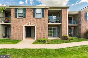 28 Hastings is a stunning, beautifully updated second-floor condo in the sought-after Oxford of Blue Bell
community and the Wissahickon School District. Completely renovated in 2018, this home features
hardwood floors, a modern kitchen with granite countertops, and updated appliances including a full-size
stackable washer/dryer. The layout includes a beautifully updated full primary bathroom and a new HVAC
unit. Enjoy a low-maintenance lifestyle on a serene 40+ acre property complete with trails, ponds,
a pool, tennis courts, a fitness center, a dog park, and a playground. Located just minutes from the
Plymouth Meeting Mall, Whole Foods, downtown Ambler, and Conshohocken, you have endless dining
and shopping options. Commuting is seamless with direct access to Germantown Pike, I-476, and I-276,
plus nearby SEPTA Regional Rail stations (Lansdale/Doylestown and Manayunk/Norristown lines).