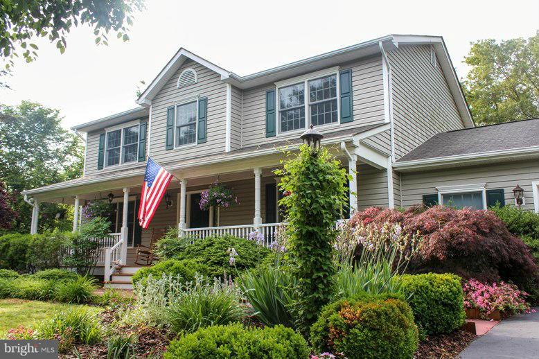 Beautiful colonial on a private 1.45 acre lot in Hollywood.  Kitchen w/granite counters, upgraded appliance package, tile backspash, Family rm off kitchen w/gas fireplace, sliders onto trex deck, formal din & liv rms, hardwood floors on 1st floor, new carpet, unfinished basement w/3 piece rough in & walk out.  Special financing incentives on this property through SIRVA's preferred lender.