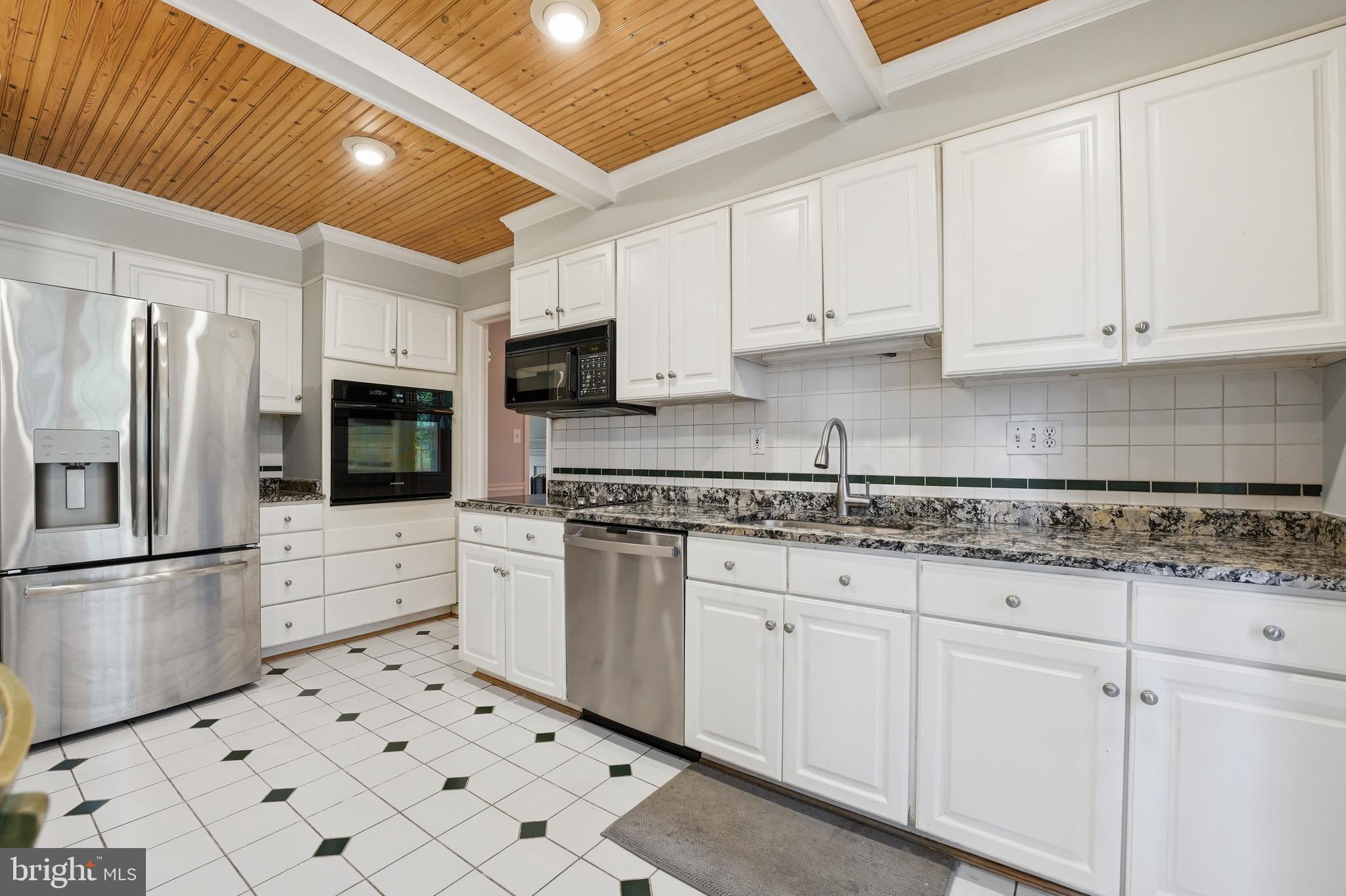 MONTROSE WOODS - Residential