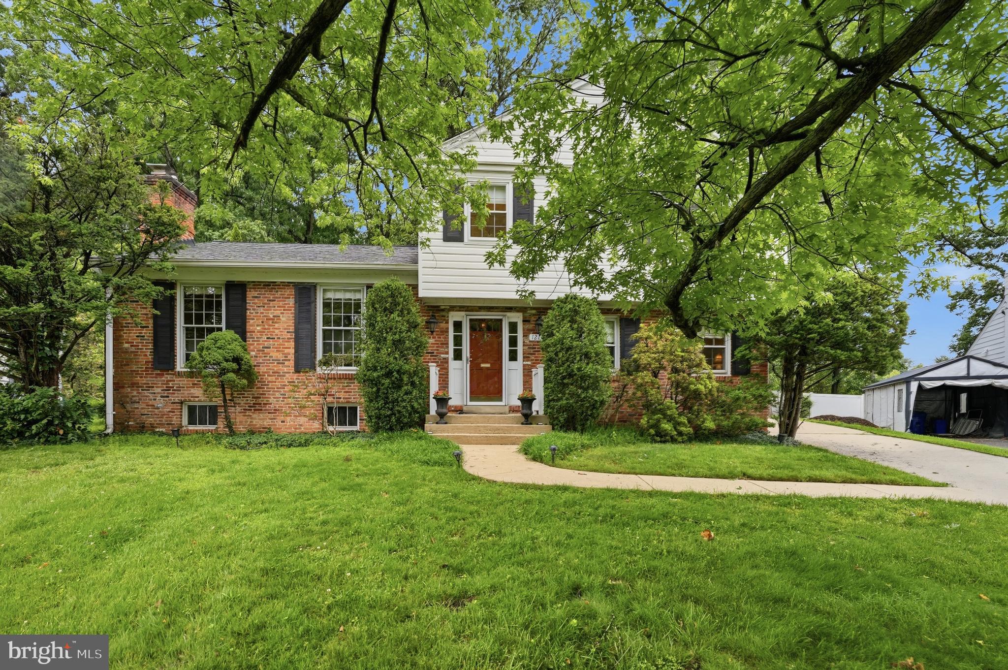MONTROSE WOODS - Residential