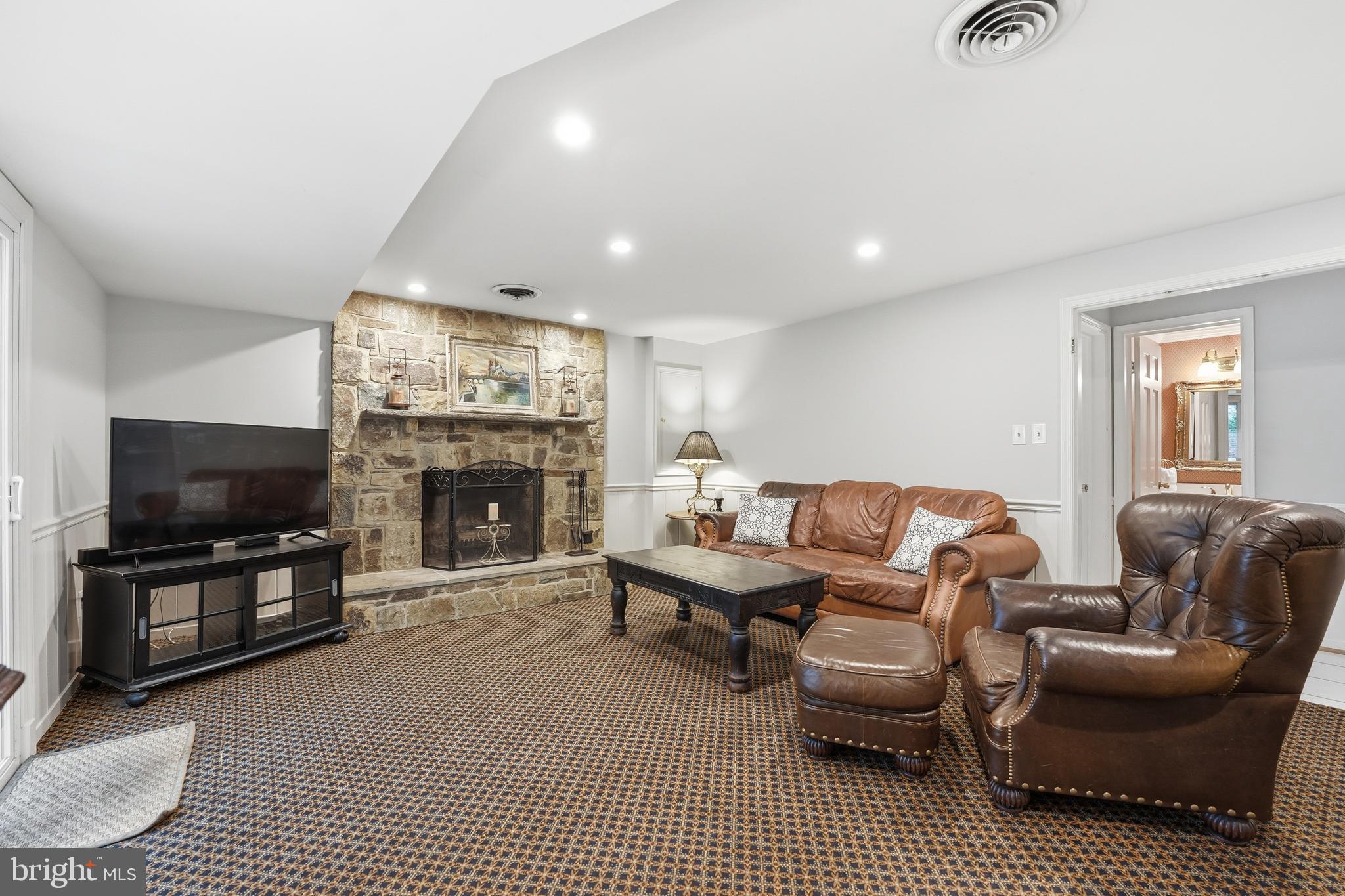 MONTROSE WOODS - Residential