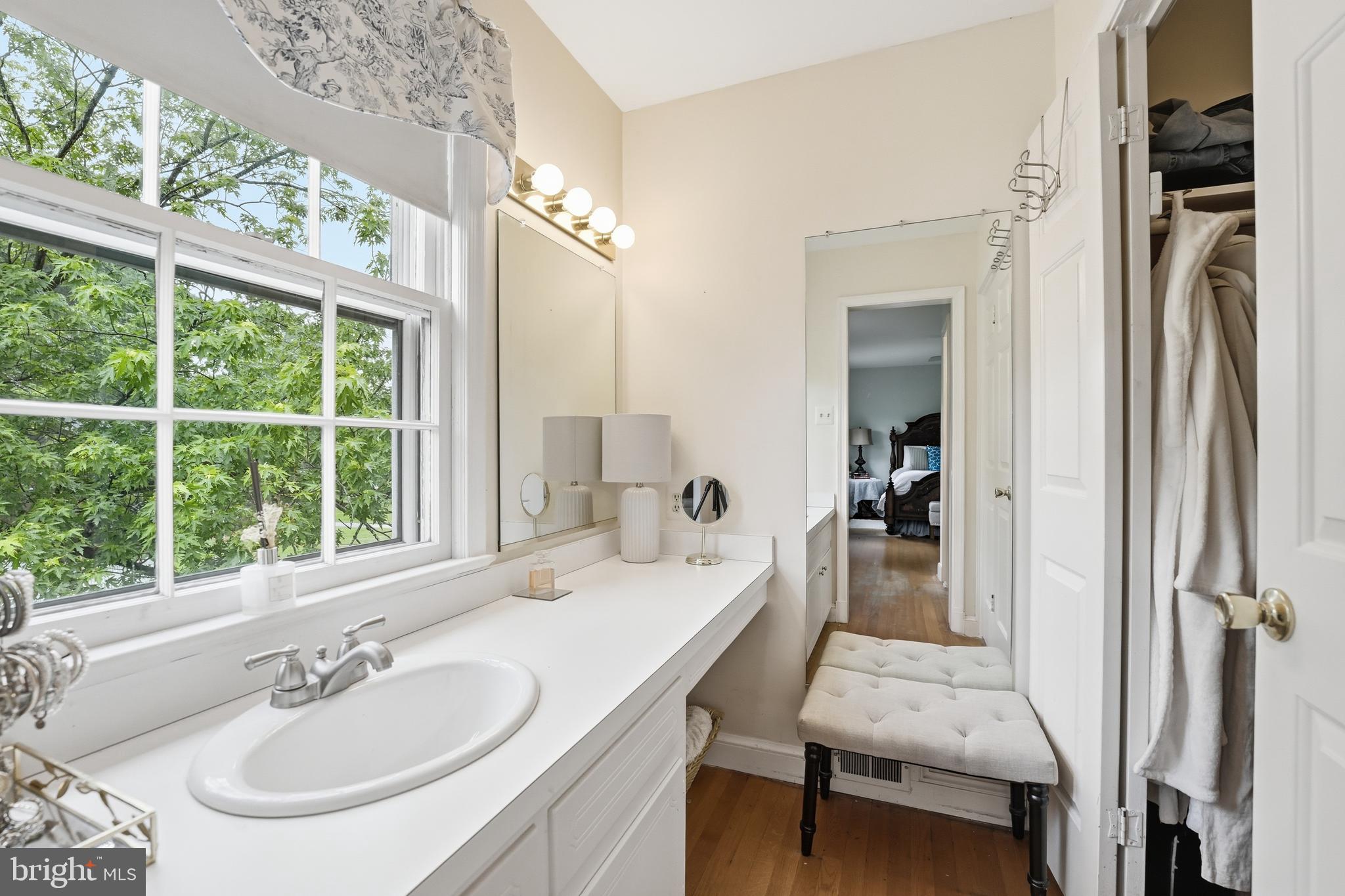 MONTROSE WOODS - Residential