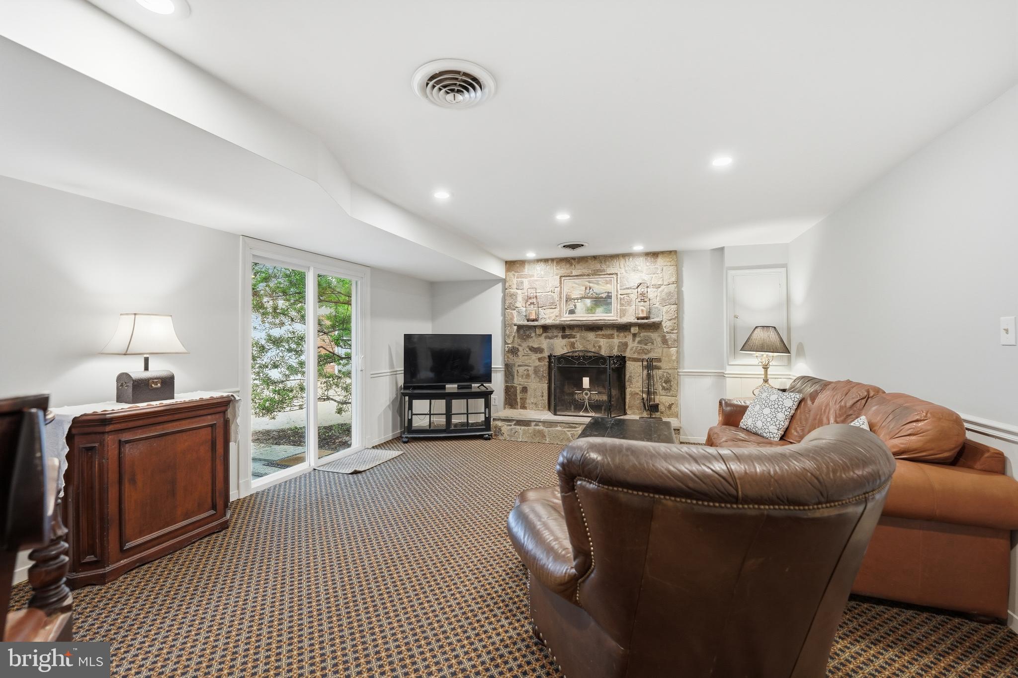 MONTROSE WOODS - Residential