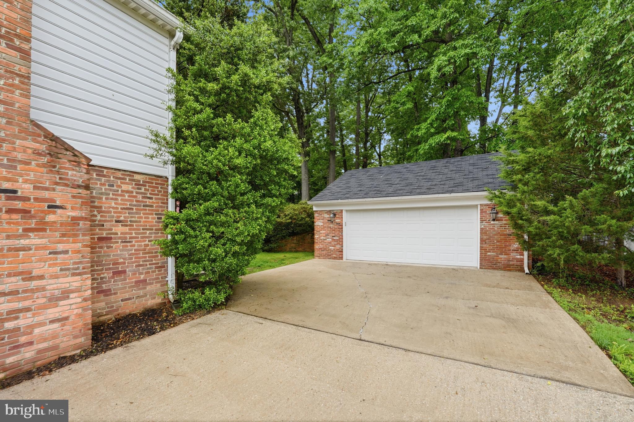 MONTROSE WOODS - Residential