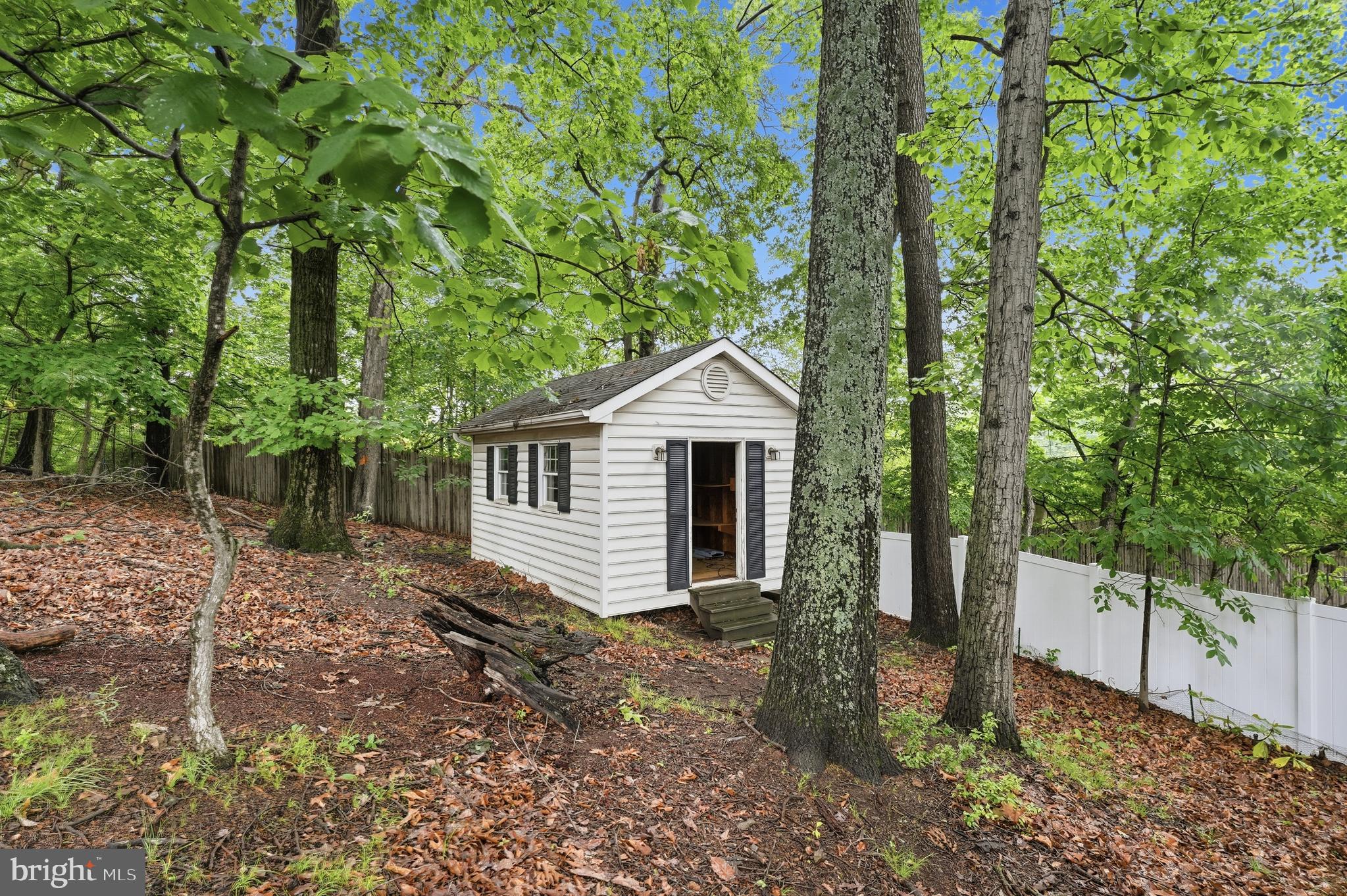 MONTROSE WOODS - Residential