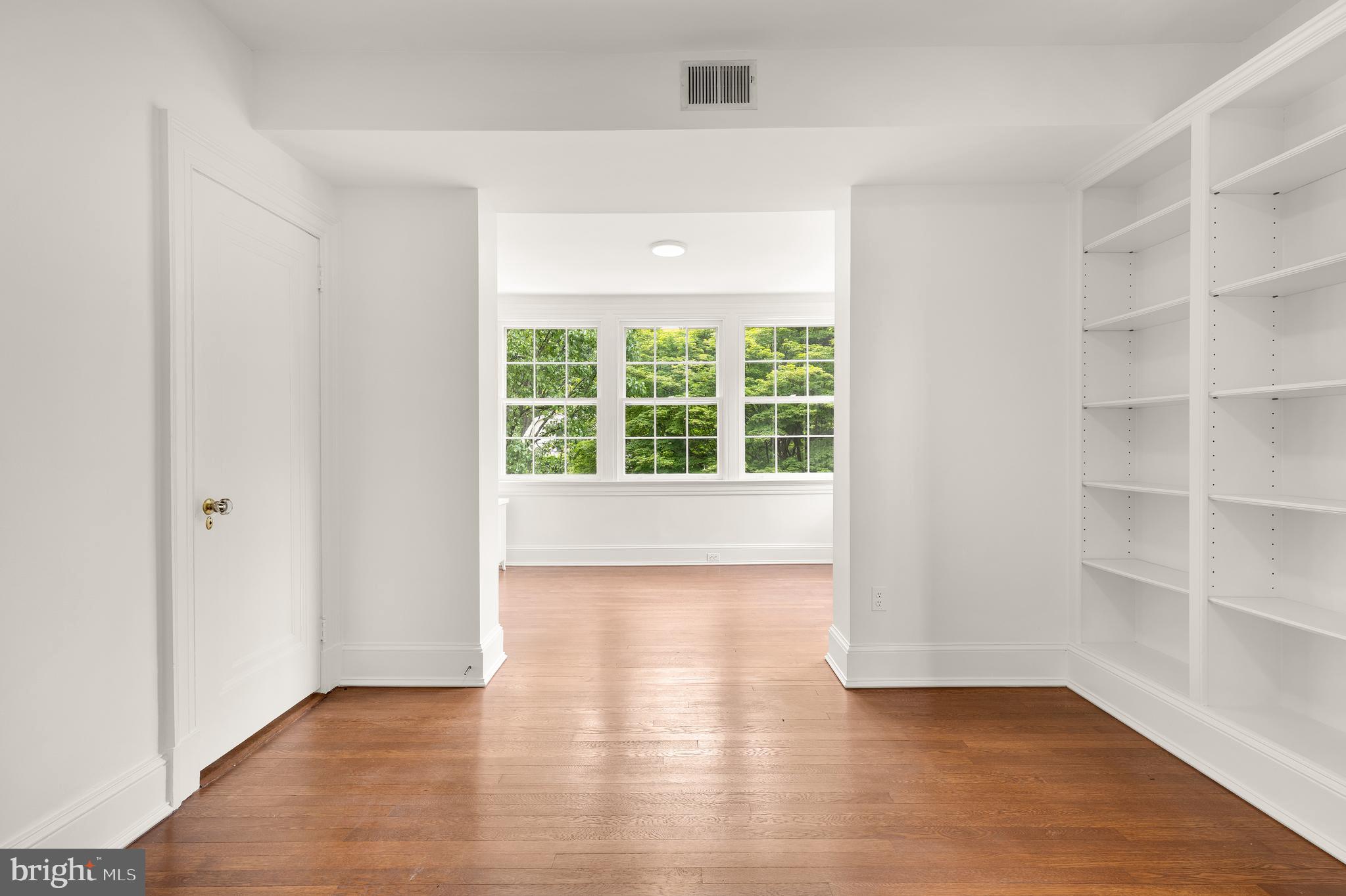 WOODLEY PARK - Residential