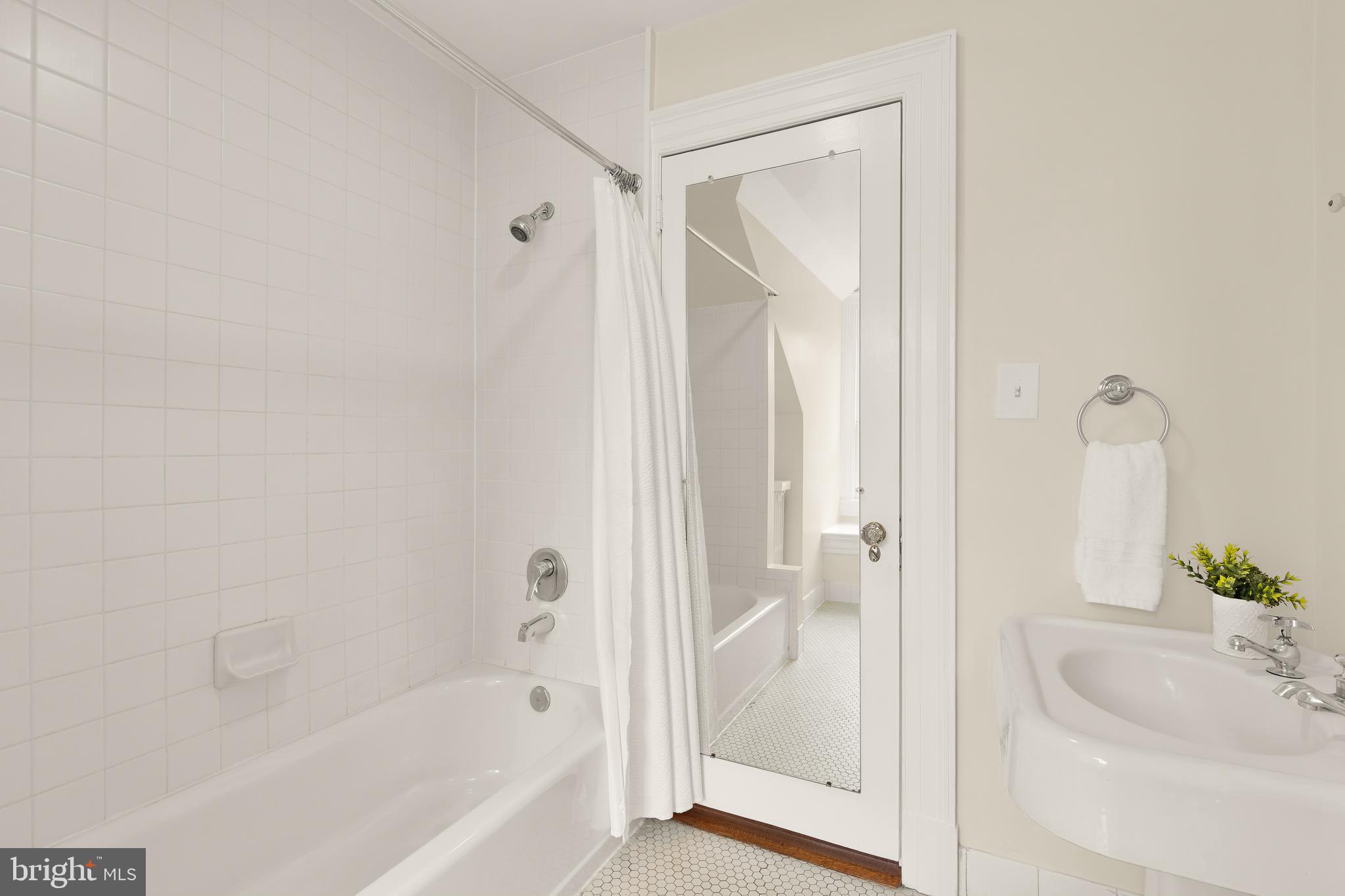 WOODLEY PARK - Residential
