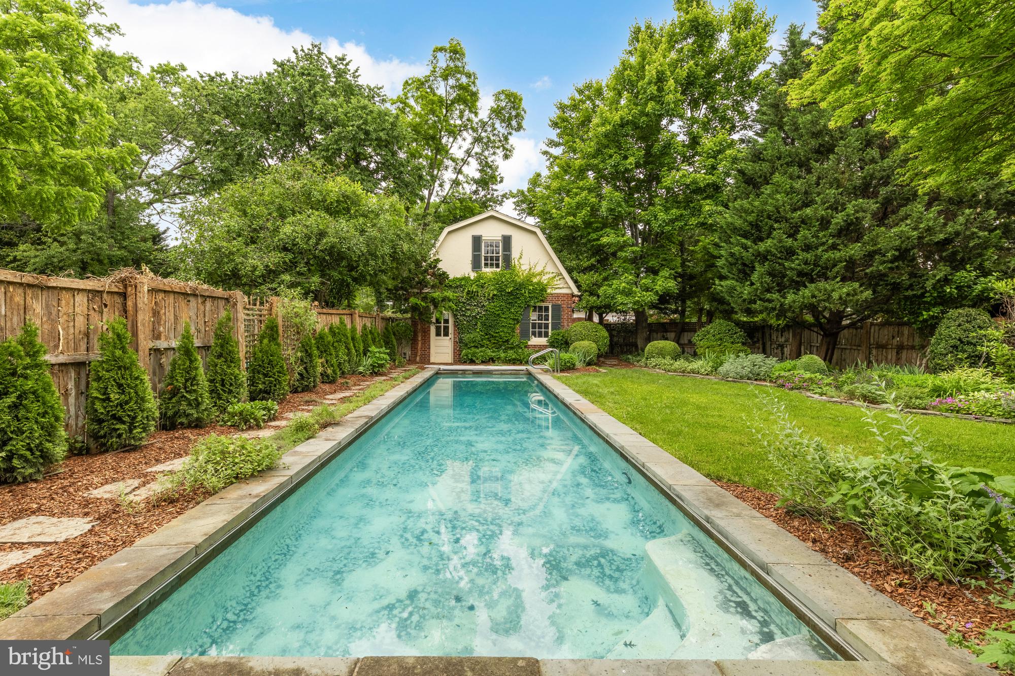 WOODLEY PARK - Residential