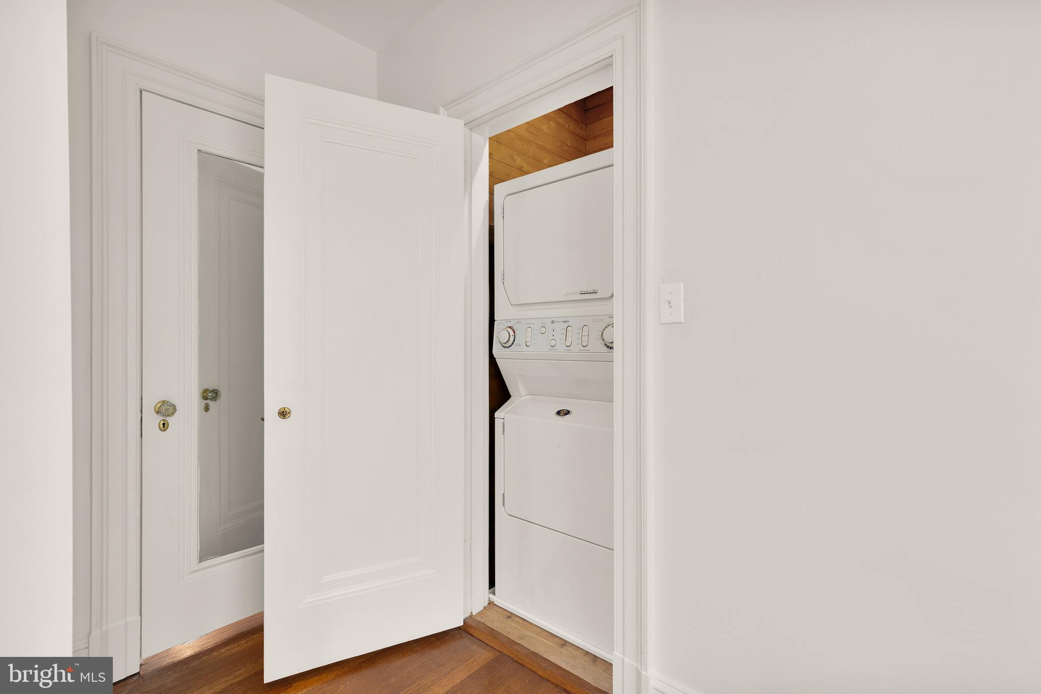WOODLEY PARK - Residential