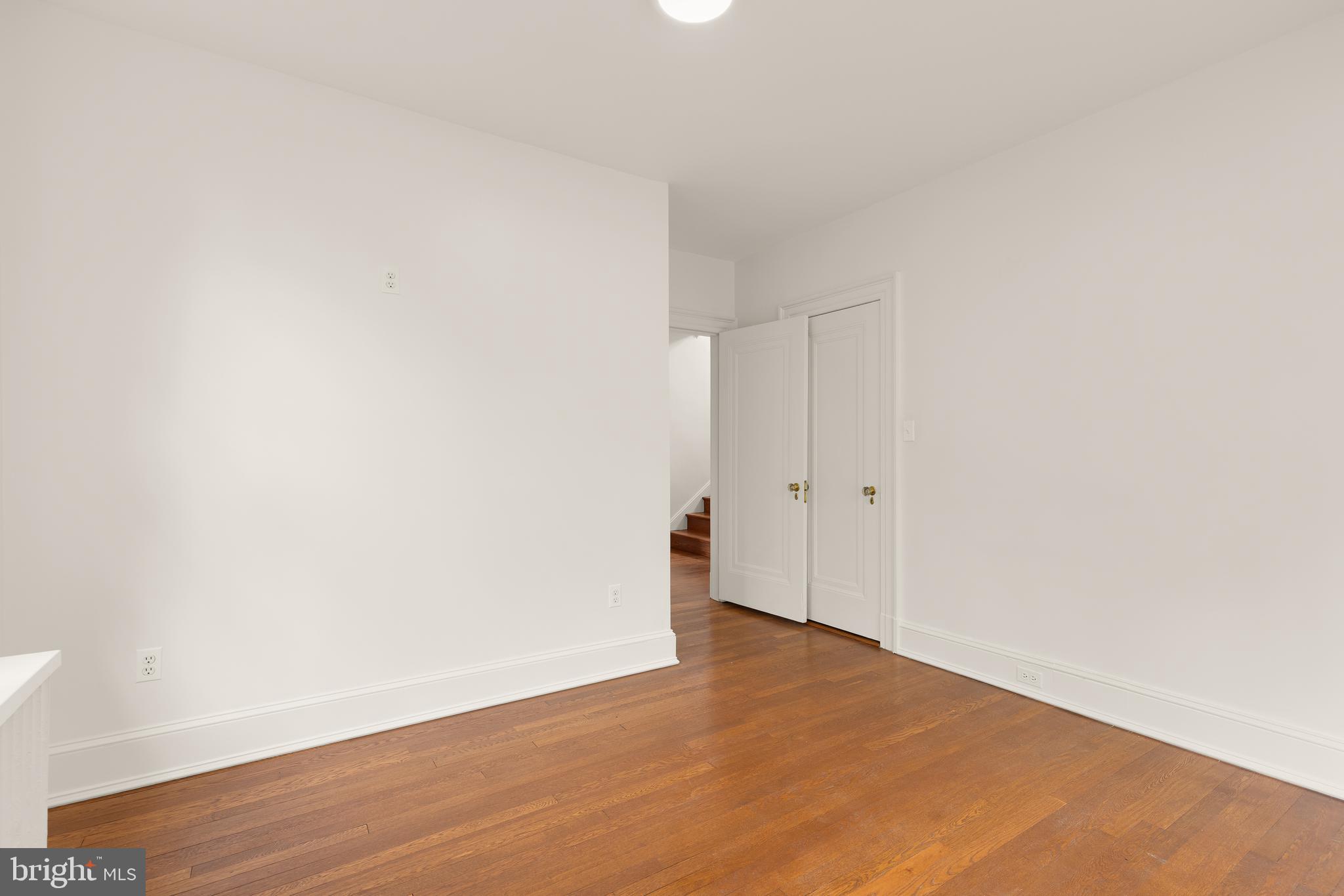 WOODLEY PARK - Residential
