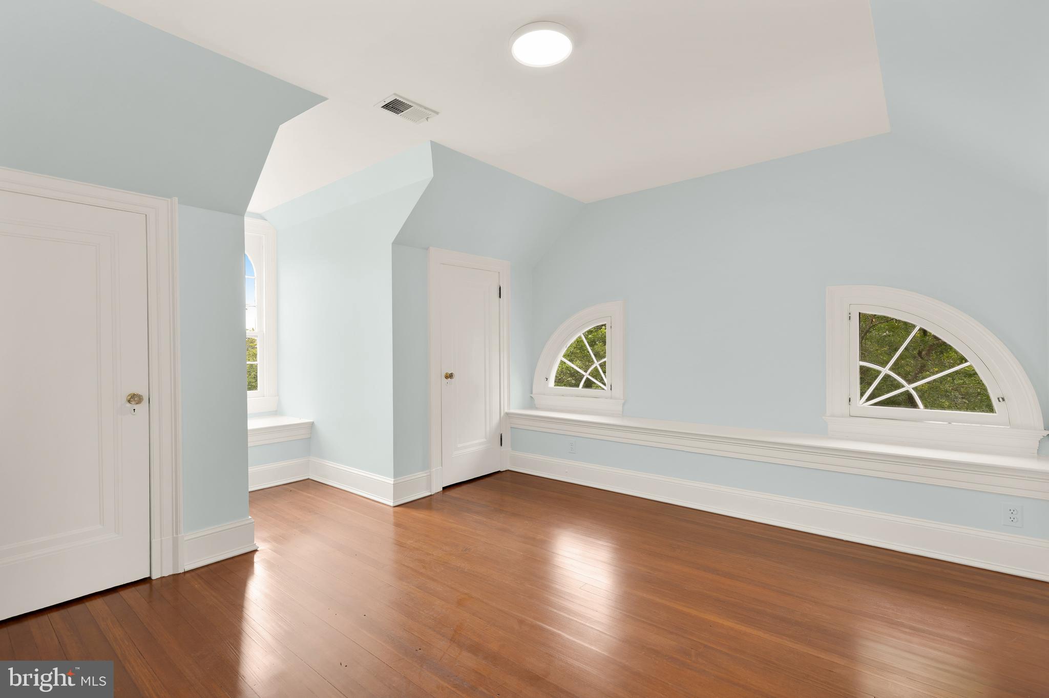 WOODLEY PARK - Residential