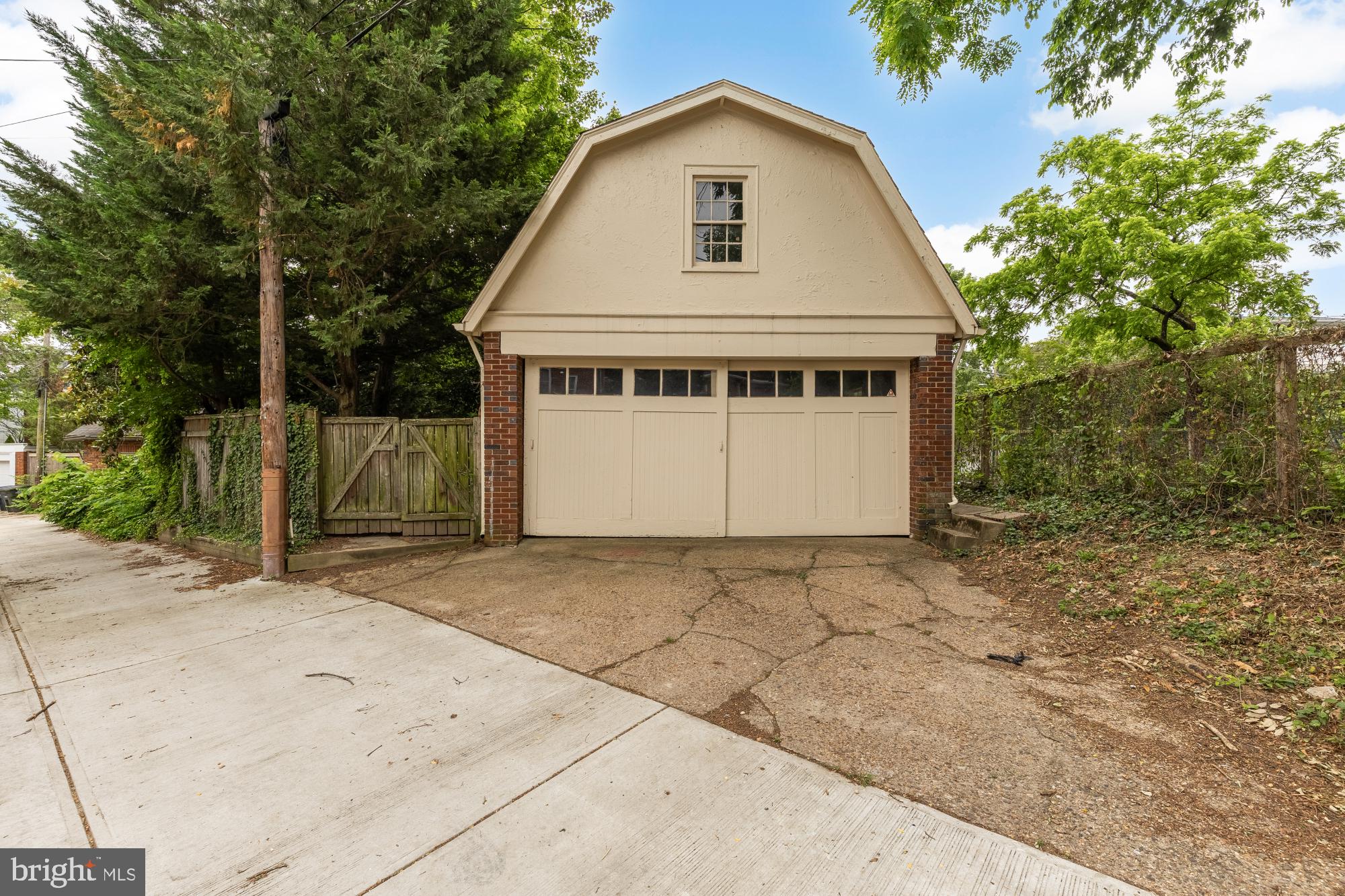 WOODLEY PARK - Residential