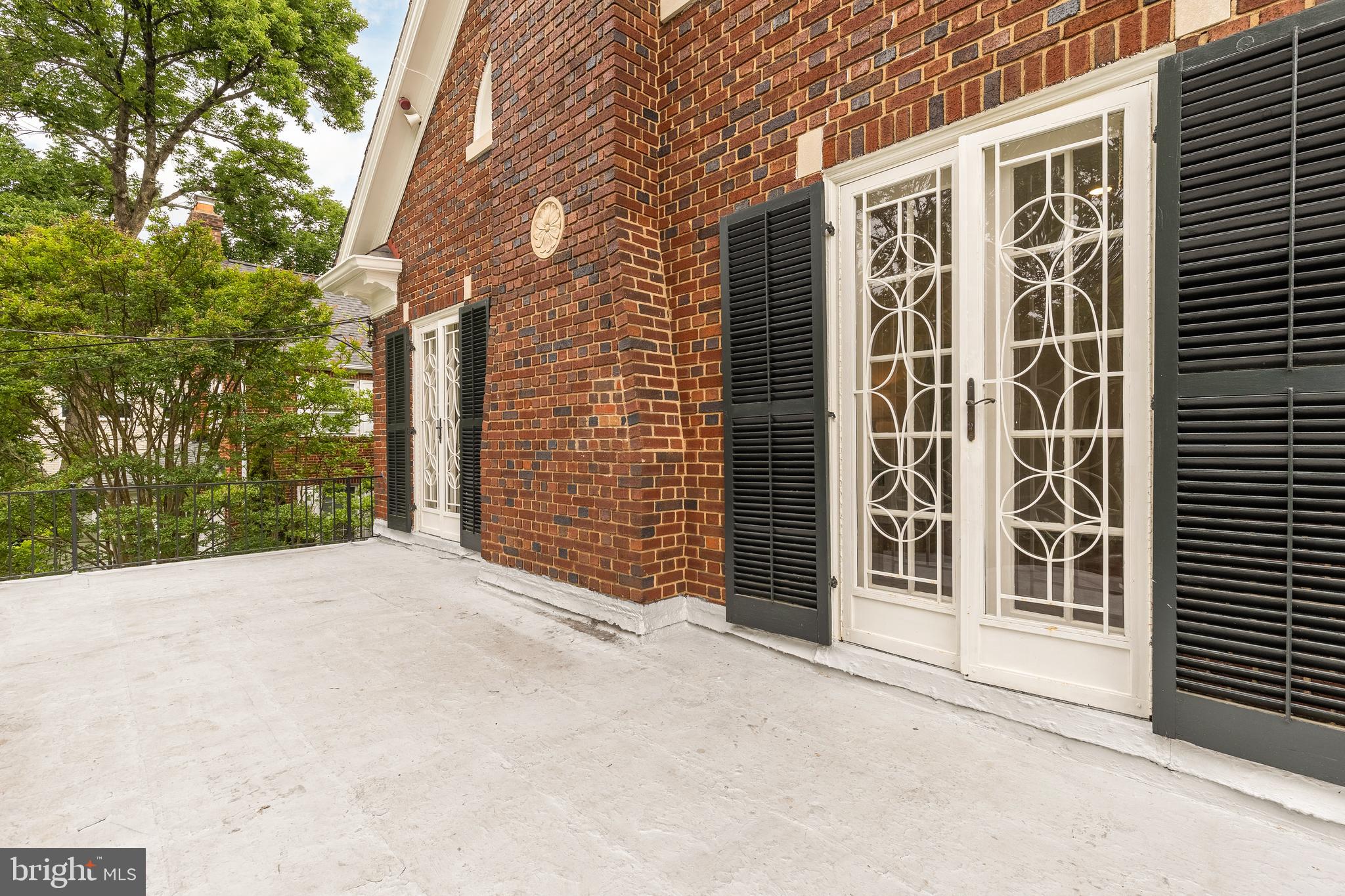 WOODLEY PARK - Residential