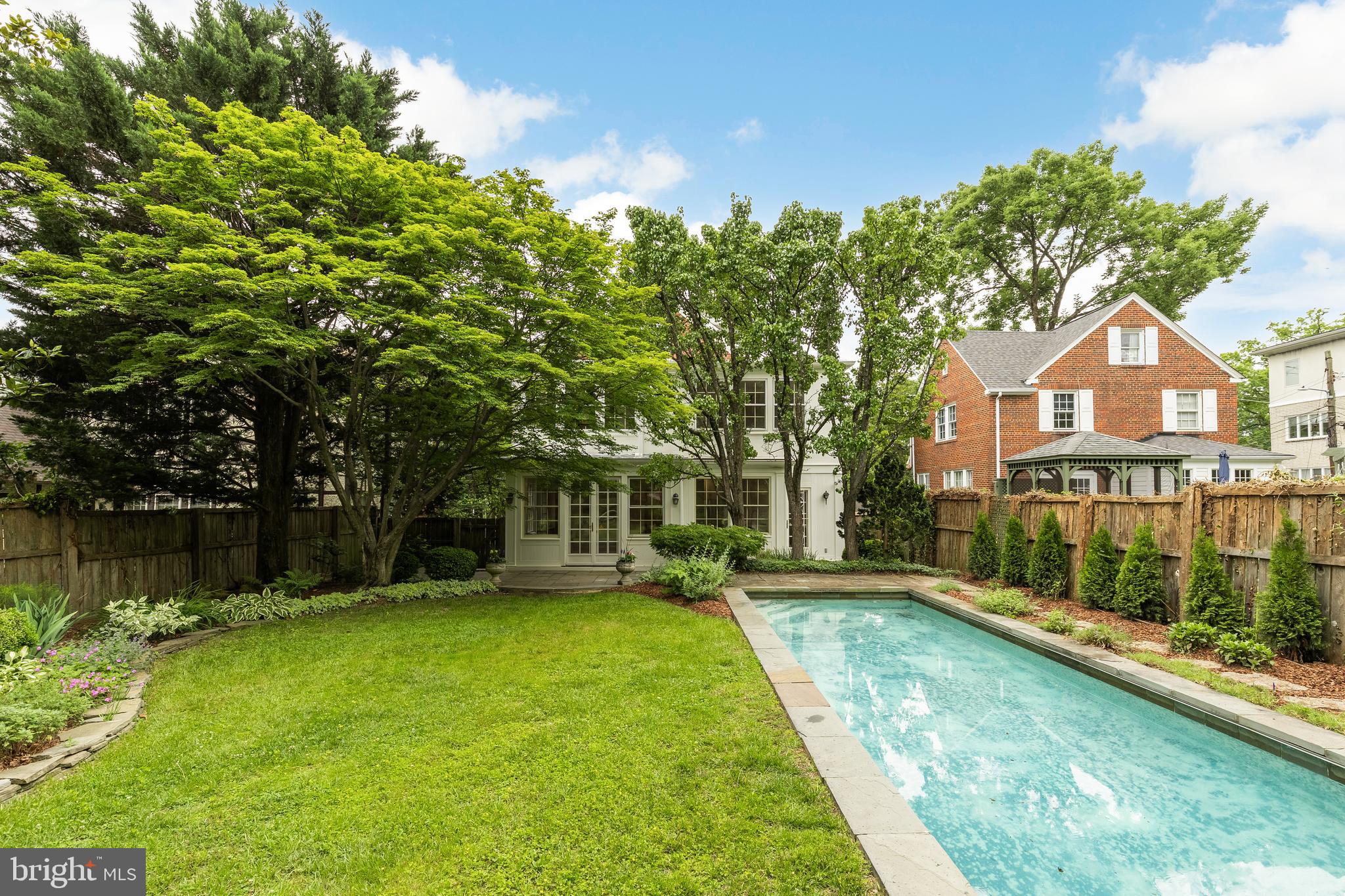 WOODLEY PARK - Residential