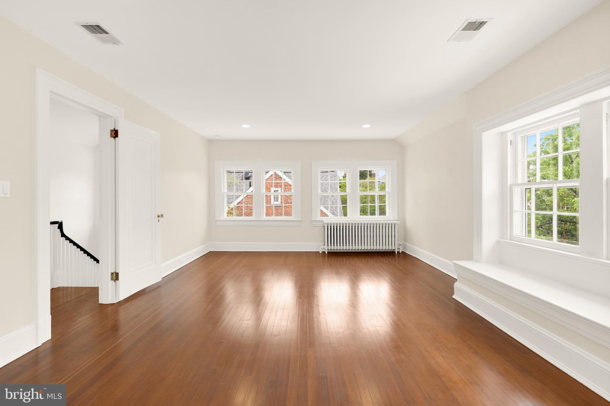 WOODLEY PARK - Residential