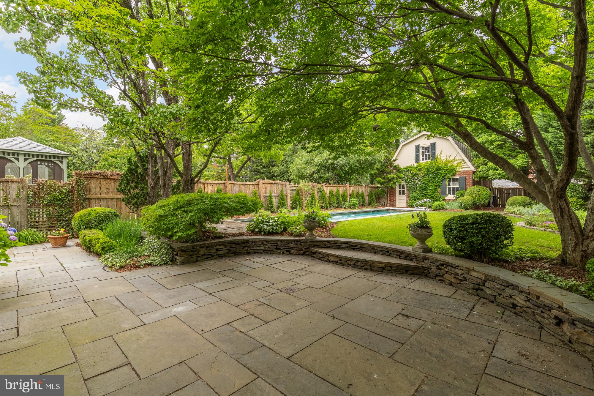 WOODLEY PARK - Residential