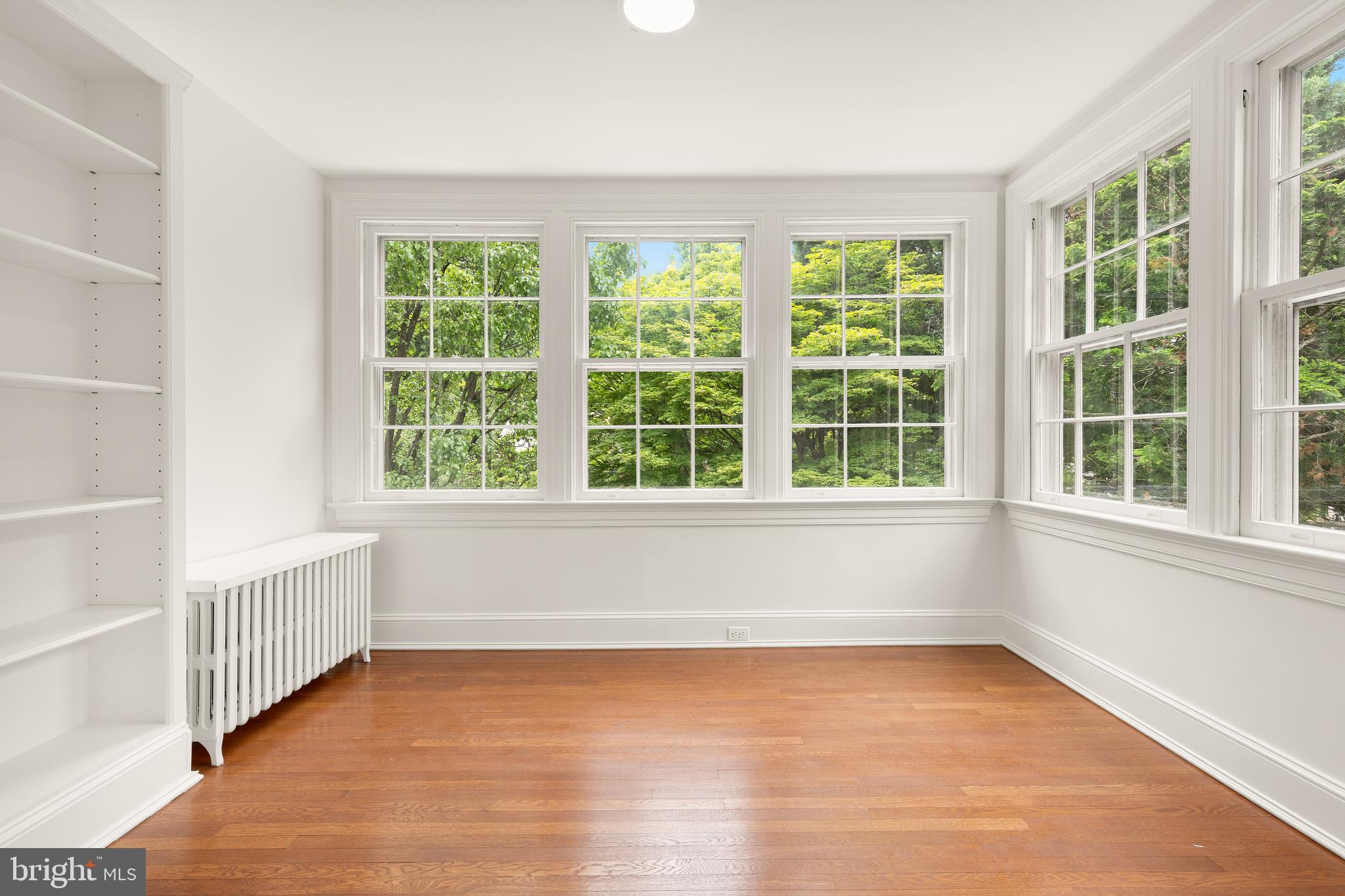 WOODLEY PARK - Residential