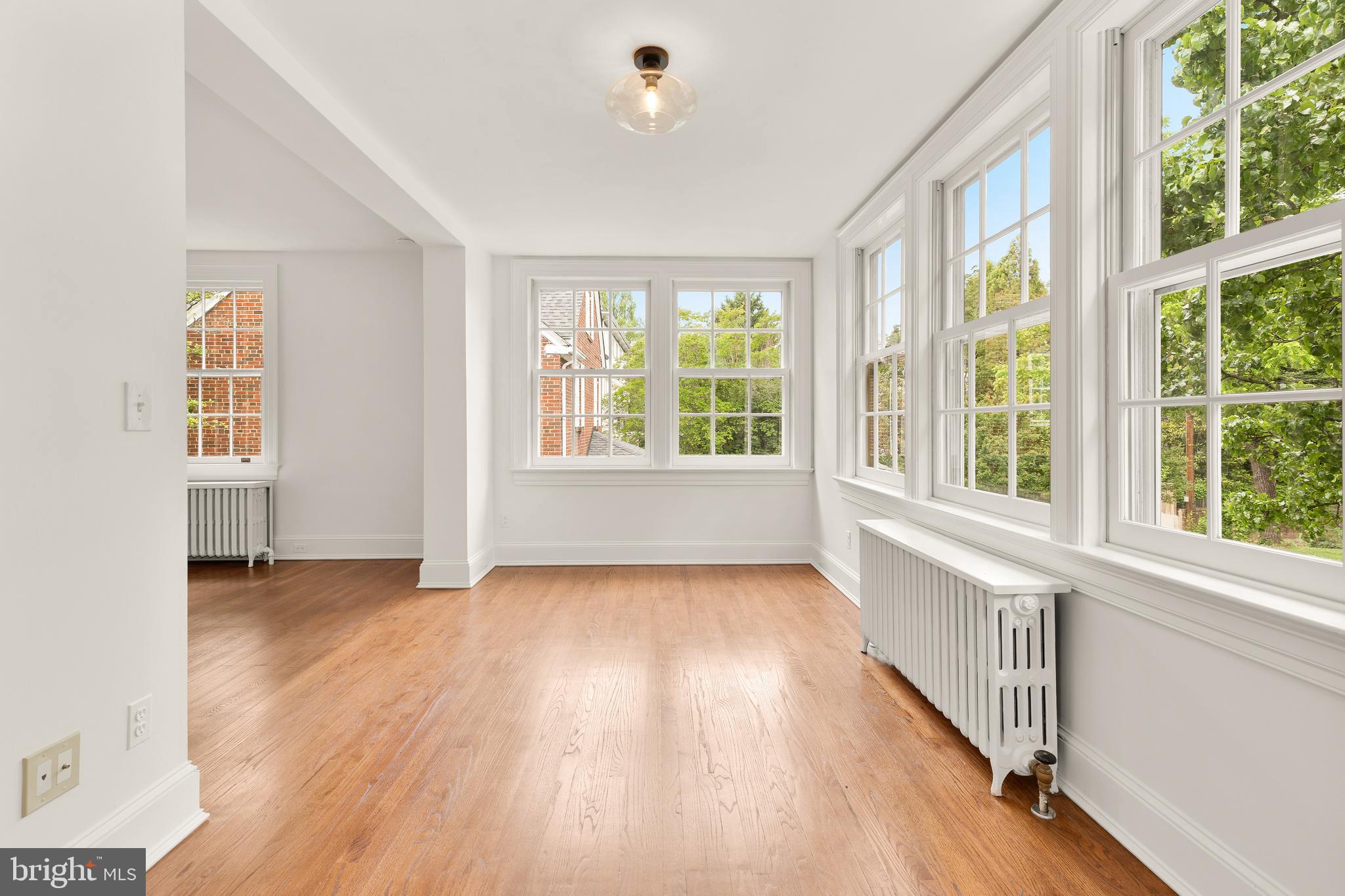 WOODLEY PARK - Residential